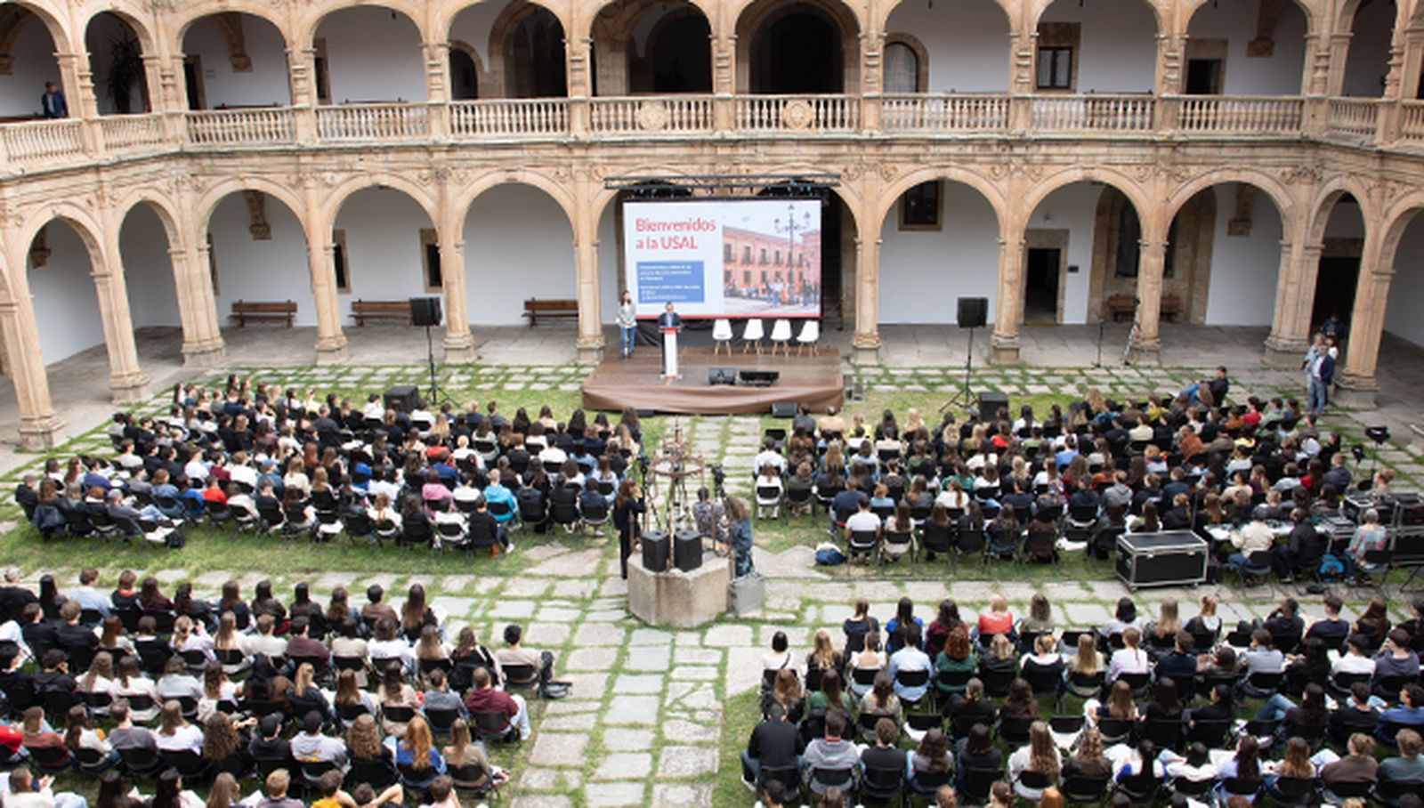 Acto de bienvenida de la USAL