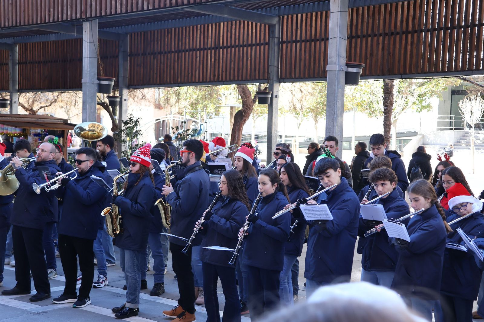 GALERÍA | Zamora vive un pasacalles repleto de espíritu navideño