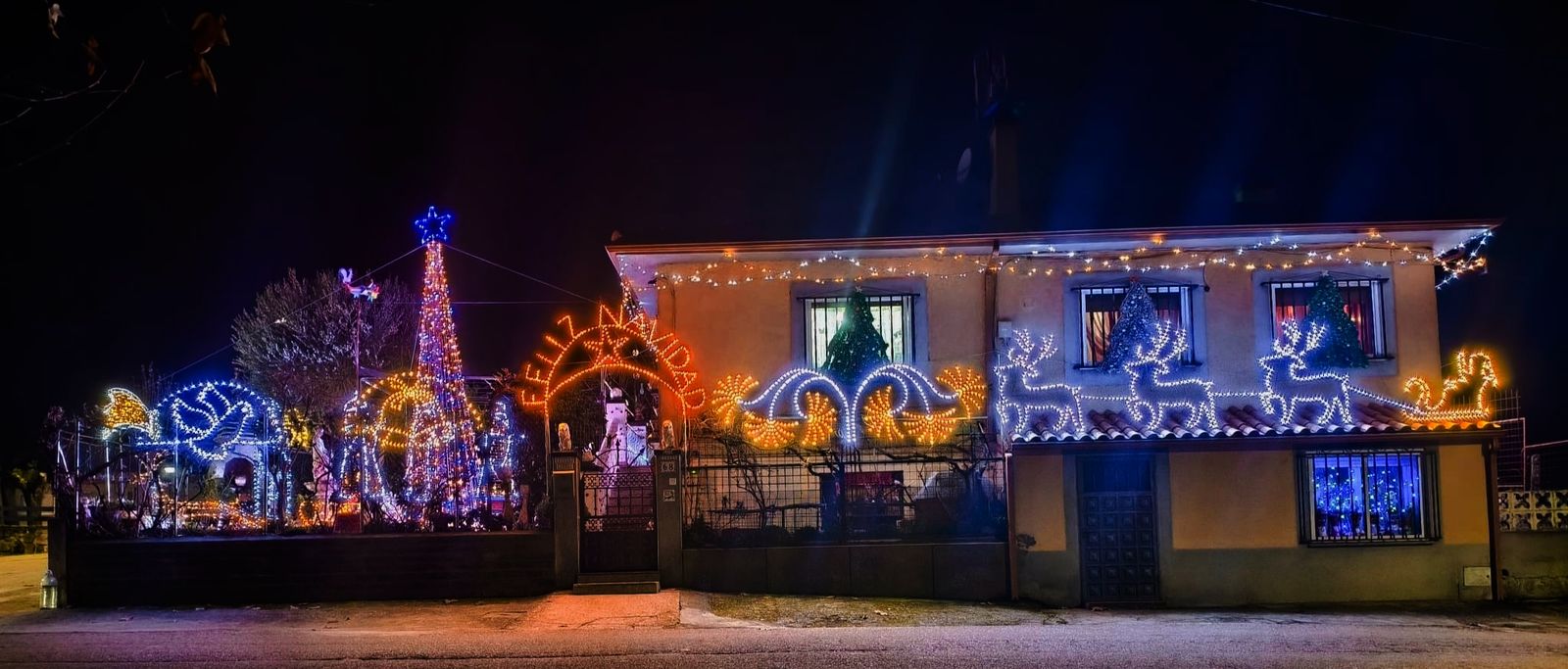 J.A.L.M. - decoración navideña en Fuenteguinaldo (4).jpg