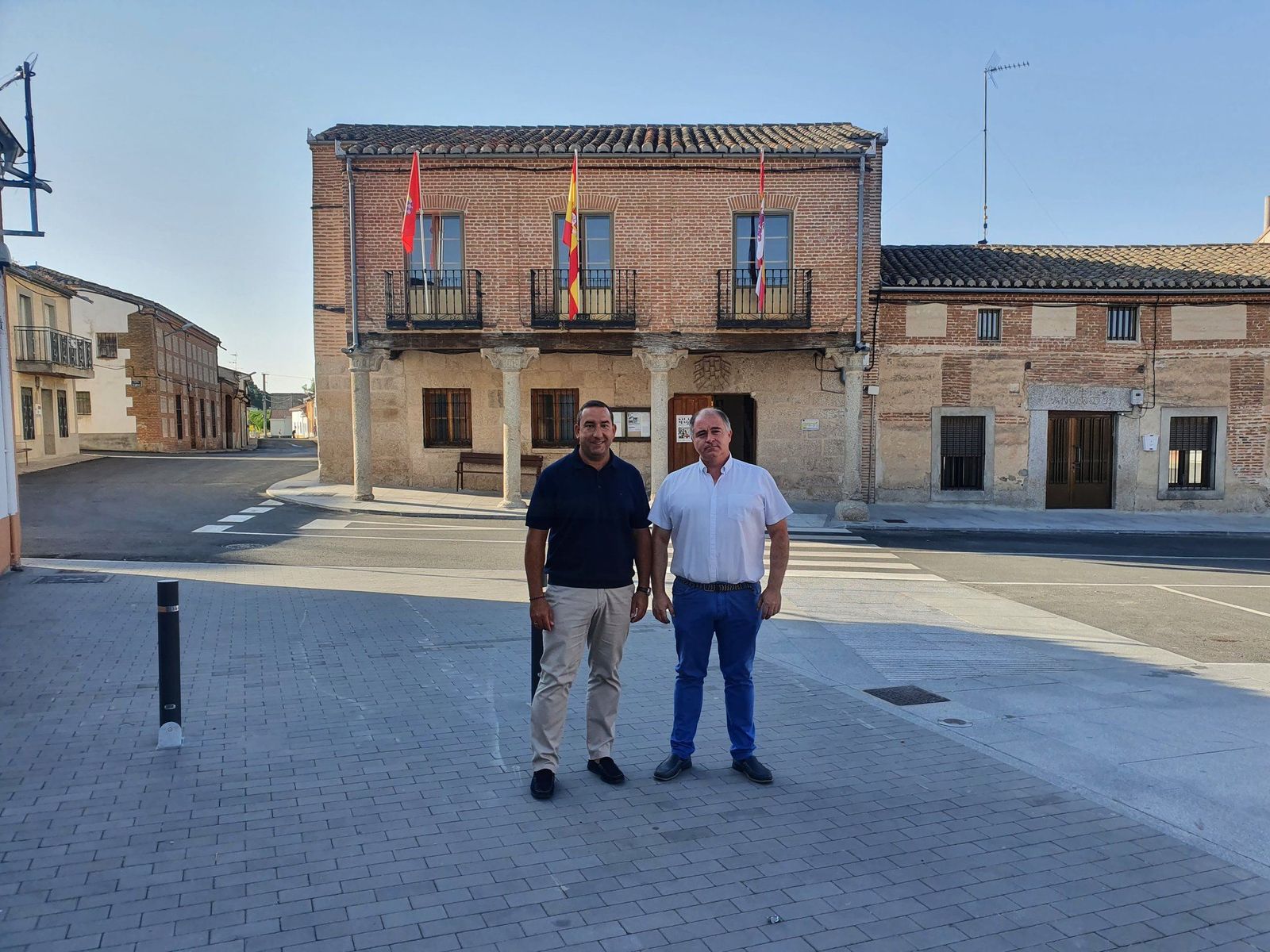 El delegado territorial de la Junta de Castilla y León en Salamanca, Eloy Ruiz, durante su visita a Mancera de Abajo