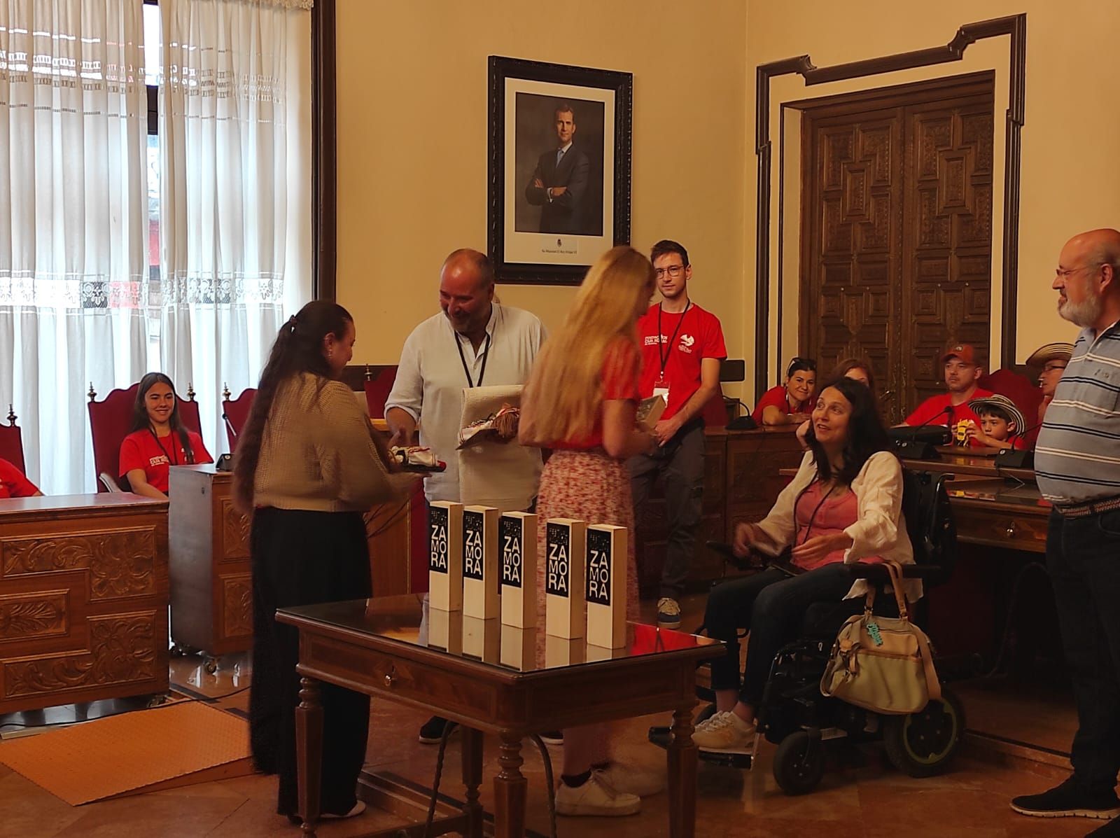 El Ayuntamiento de Zamora acoge a los componentes del XXI festival Internacional de folclore