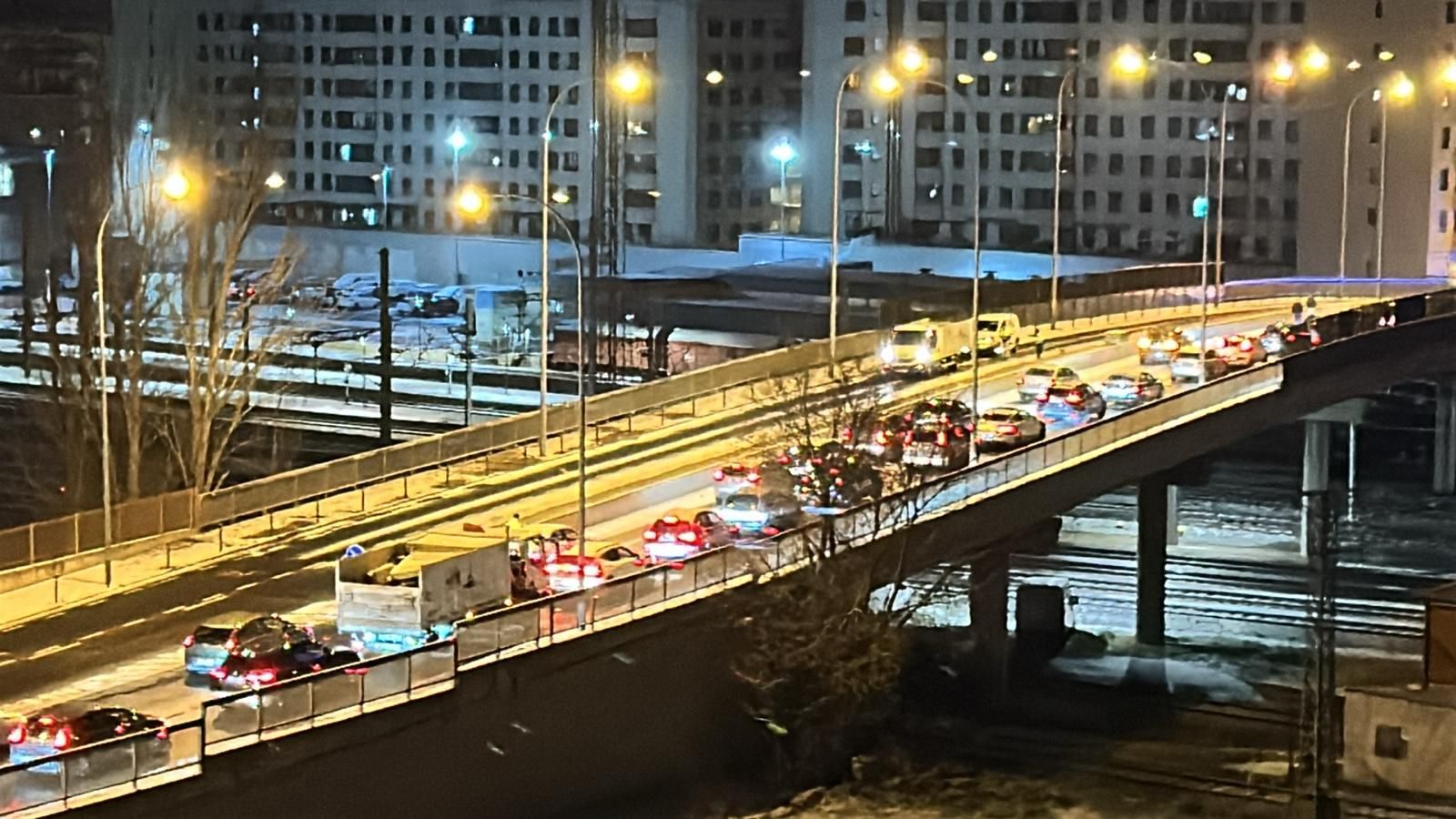 Cortado el viaducto de la calle Río Miño