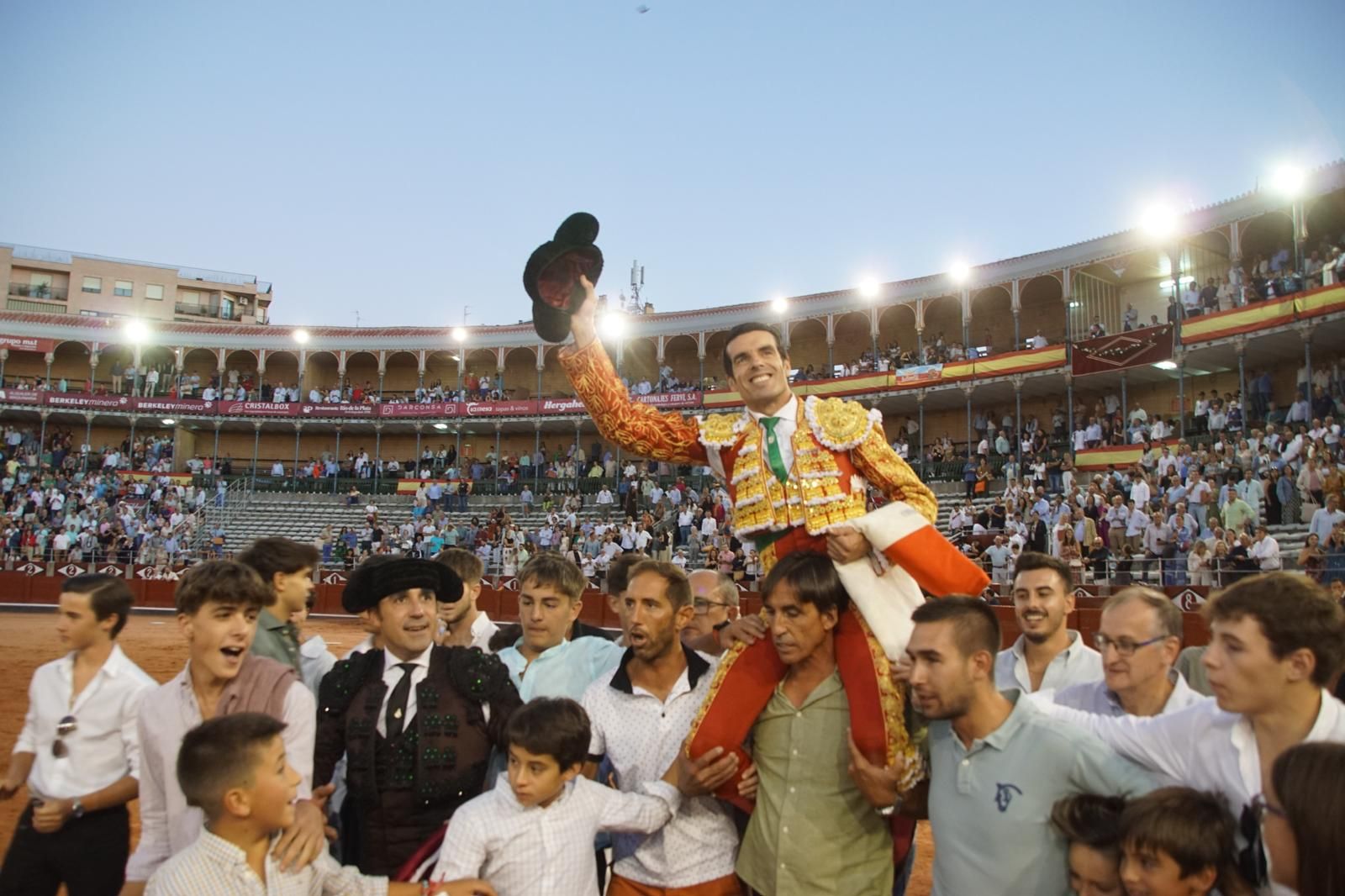 Emilio de Justo, Juan Ortega y Roca Rey inauguran el cartel de figuras en la feria de Salamanca: la corrida de Garcigrande en imágenes
