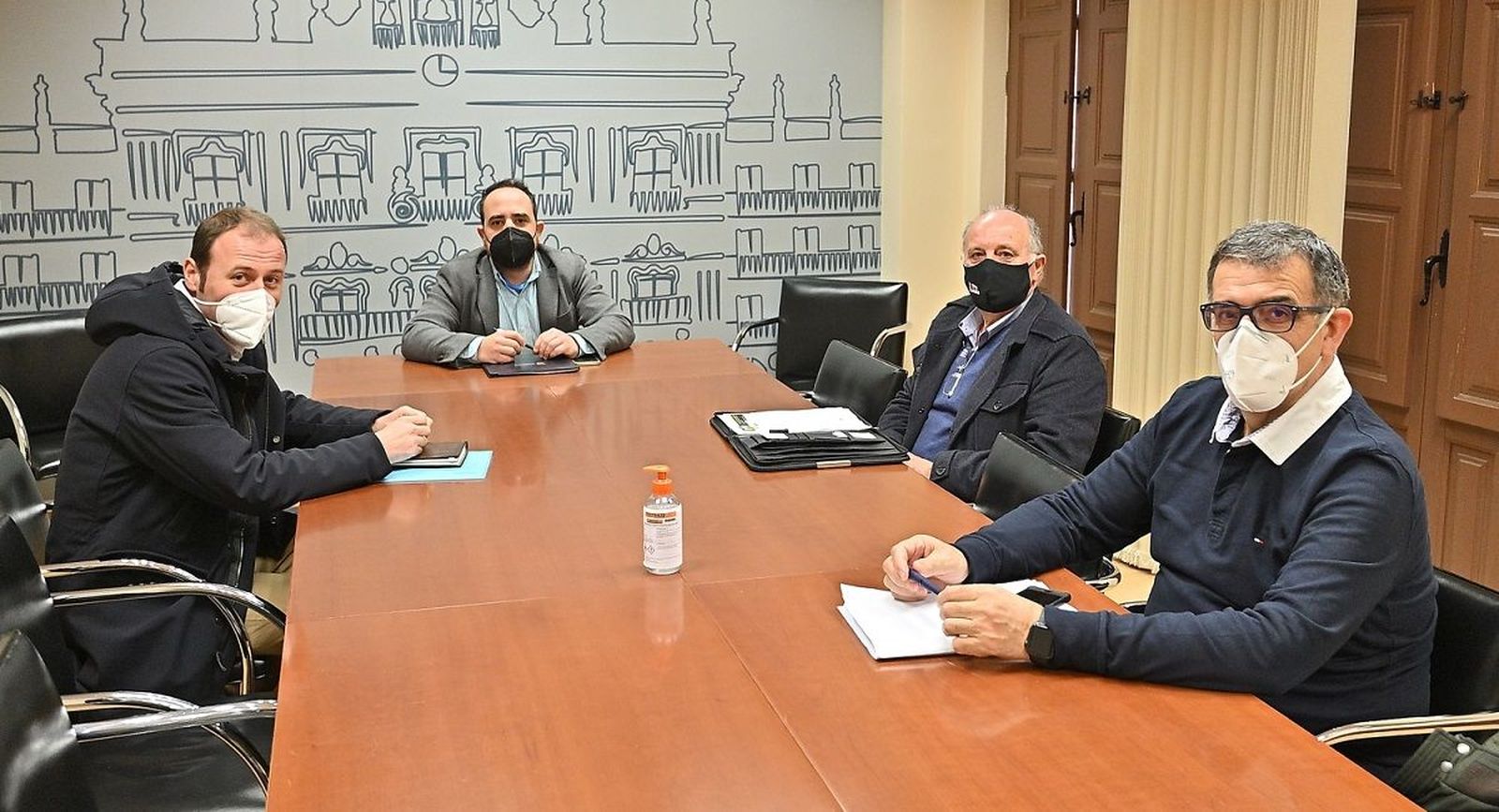 Reunión en el Ayuntamiento para tratar el problema del campo Reina Sofía. Foto: Ayuntamiento de Salamanca