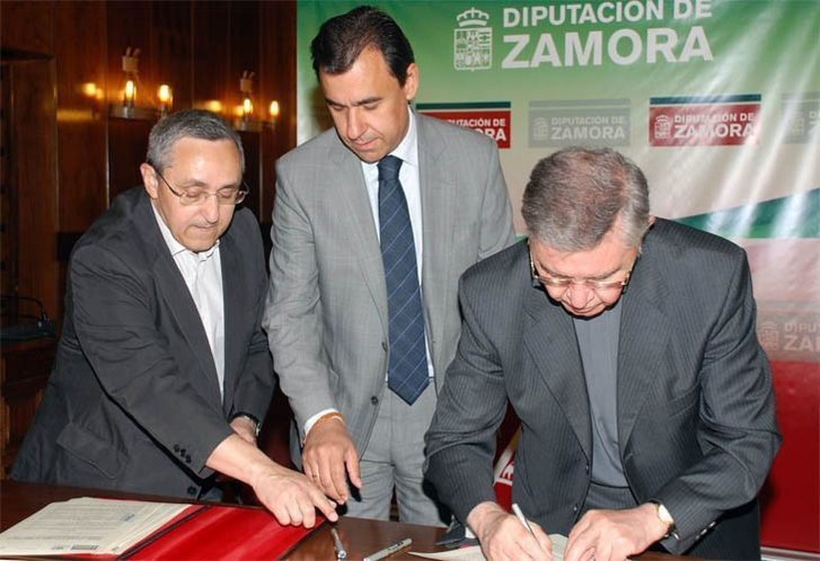 La Diputación y los Obispados de Zamora y Astorga restaurarán iglesias de la provincia