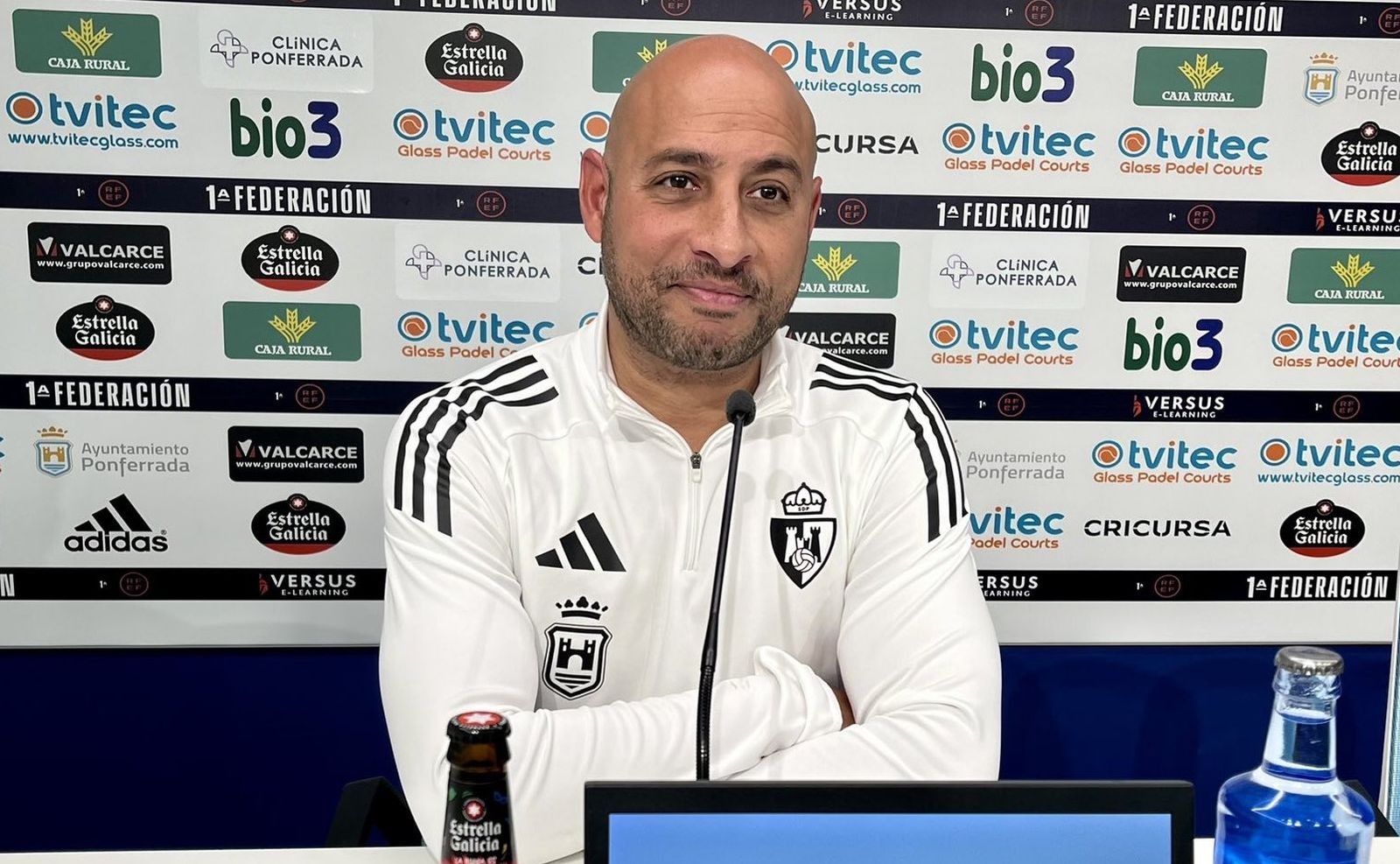 Nafti, en una rueda de prensa de la Ponferradina