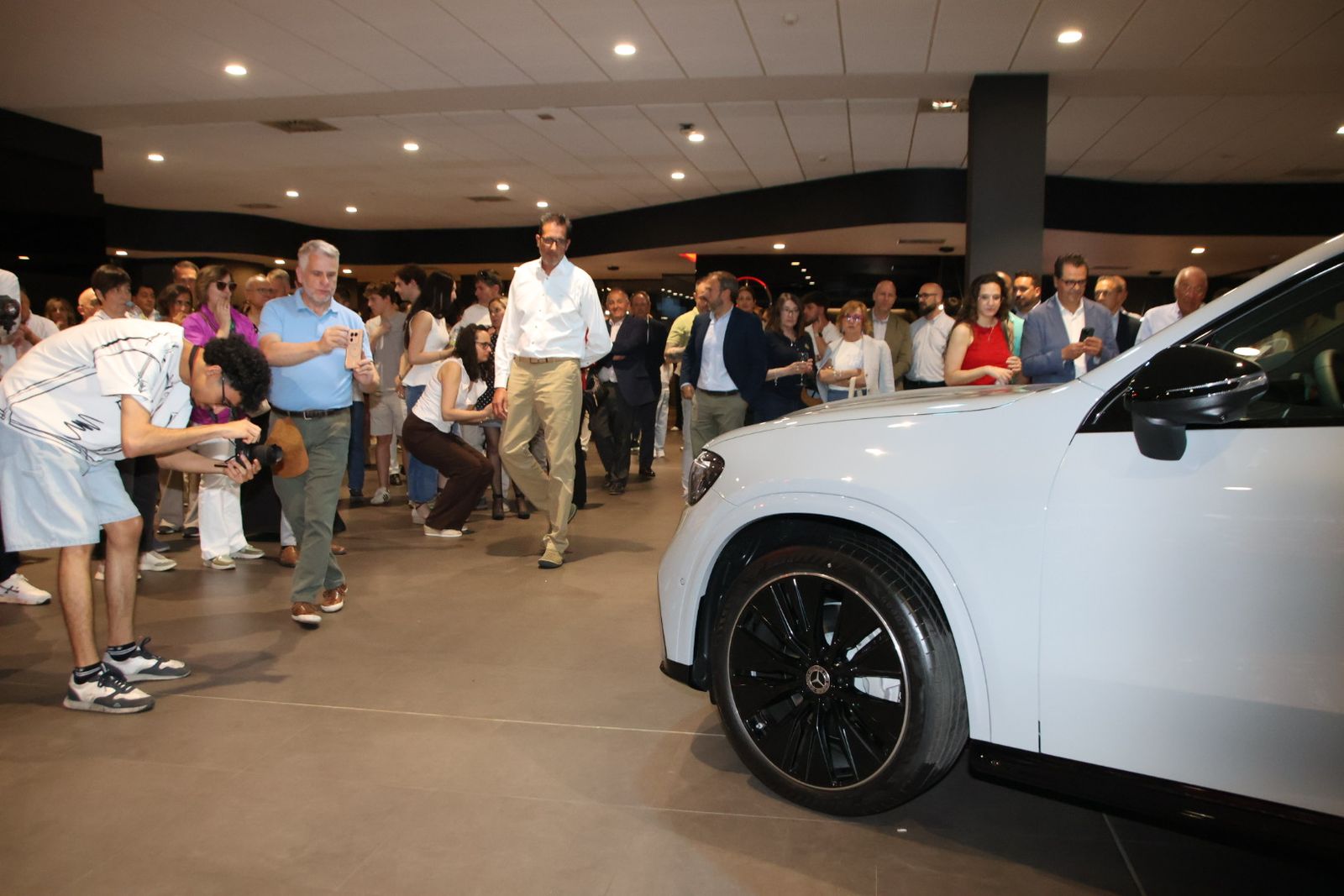 Presentación dos coches en la mercedes
