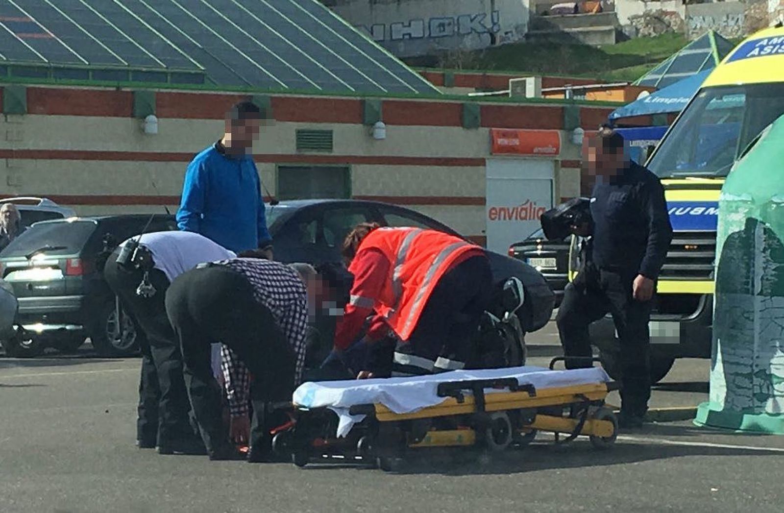 Un motorista, herido en un accidente en la entrada del centro comercial de Cardenal Cisneros