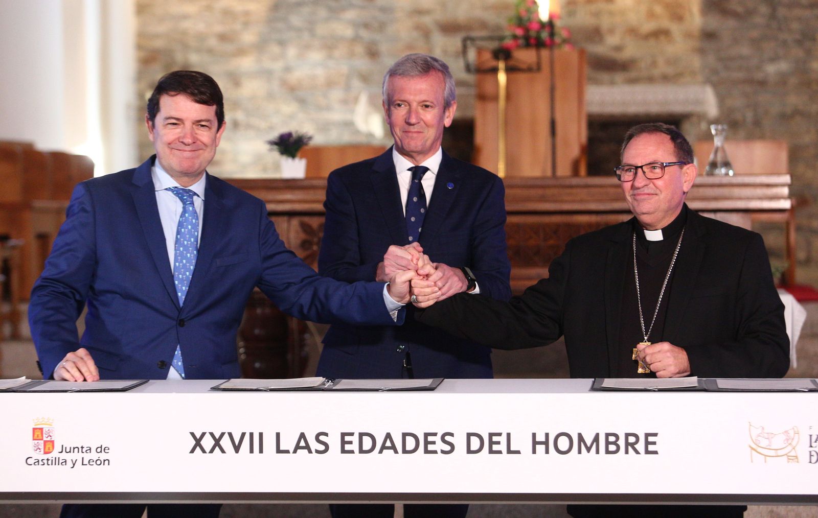 Alfonso Fernández Mañueco, Alfonso Rueda y Abilio Martínen firman el protocolo de celebración de las Edades del Hombre 2024.