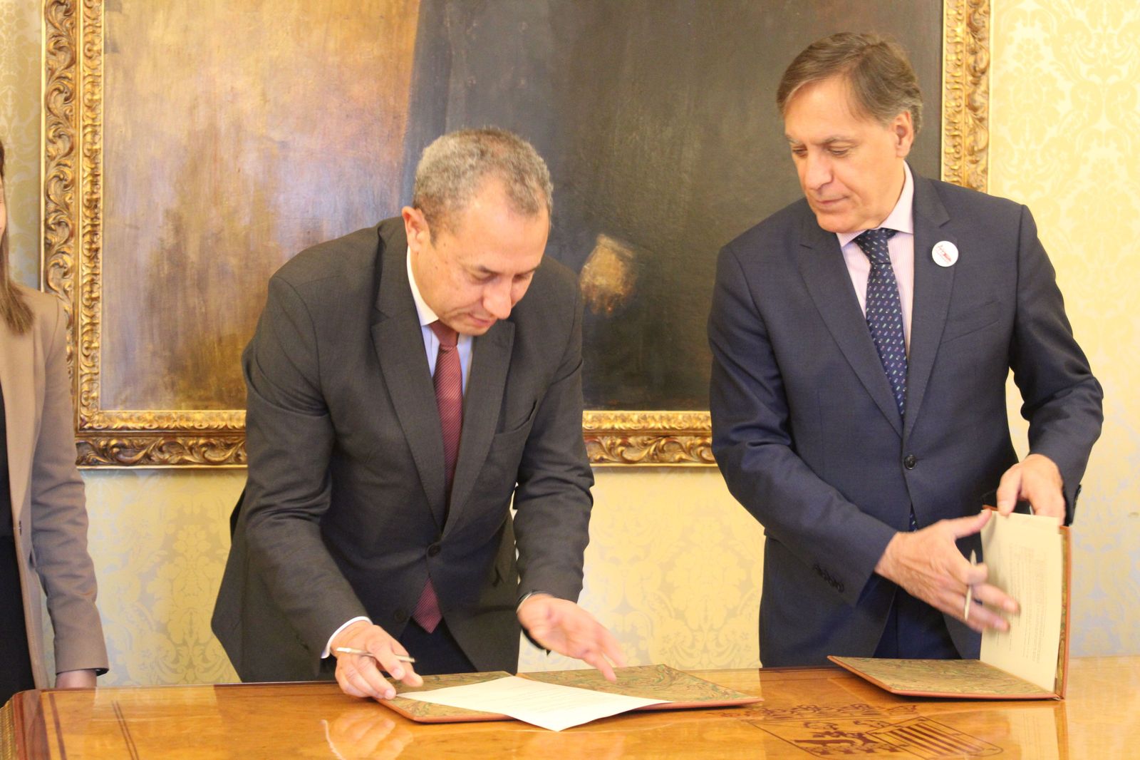 El alcalde de Salamanca y presidente de Zaldesa, Carlos García Carbayo, y el presidente del Consejo de Administración de la Autoridad del Puerto de Aveiro, Eduardo (11) el-alcalde-de-salamanca-y-presidente-de-zaldesa-carlos-garcia-carbayo-y-el-presidente-del-consejo-de-administracion-de-la-autoridad-del-puerto-de-aveiro-eduardo-11