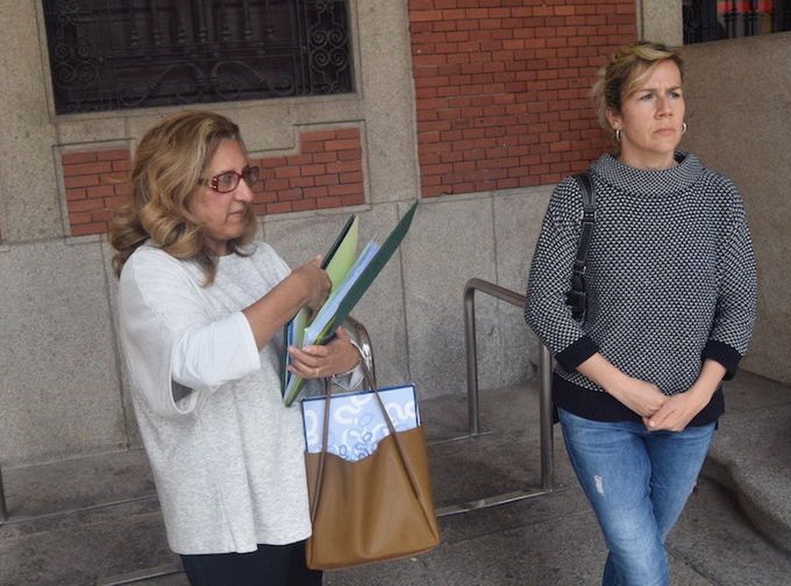 Los vecinos de Vista Alegre recogen 870 firmas contra la presencia del mercadillo en el barrio