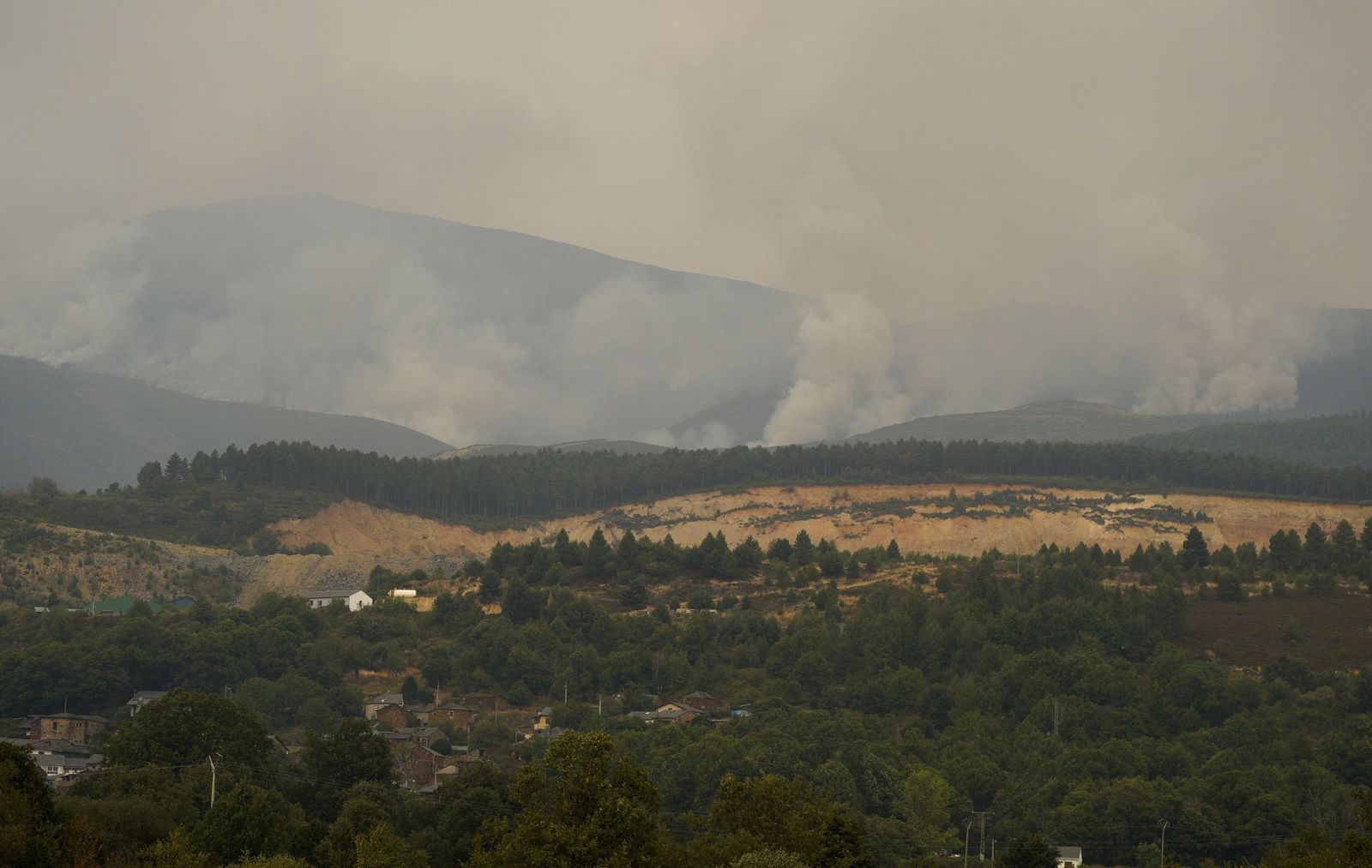 Incendio en Anllares del Sil (León)