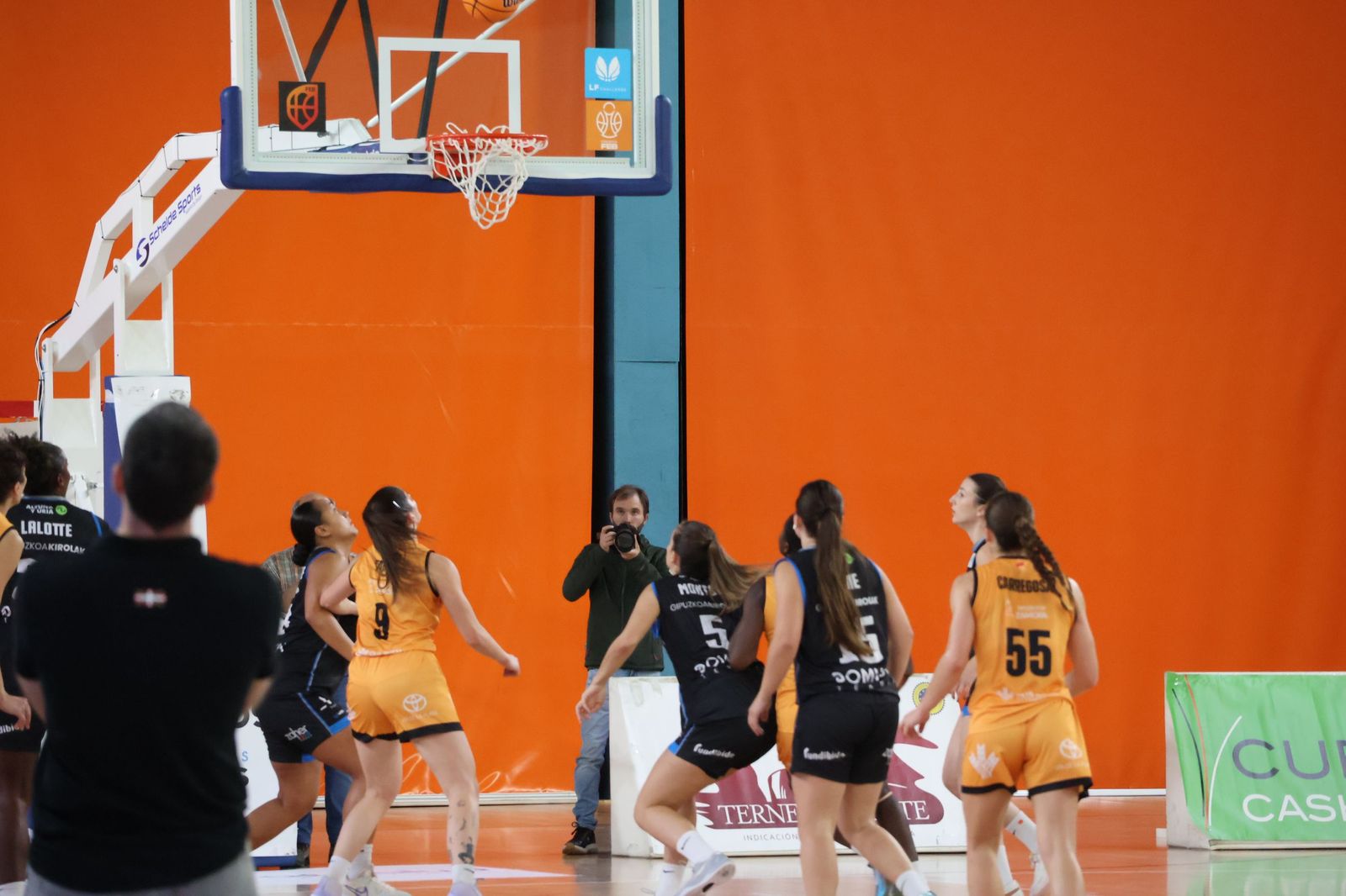 GALERÍA | Encuentro muy ajustado entre el Zamarat y el Domusa Teknik