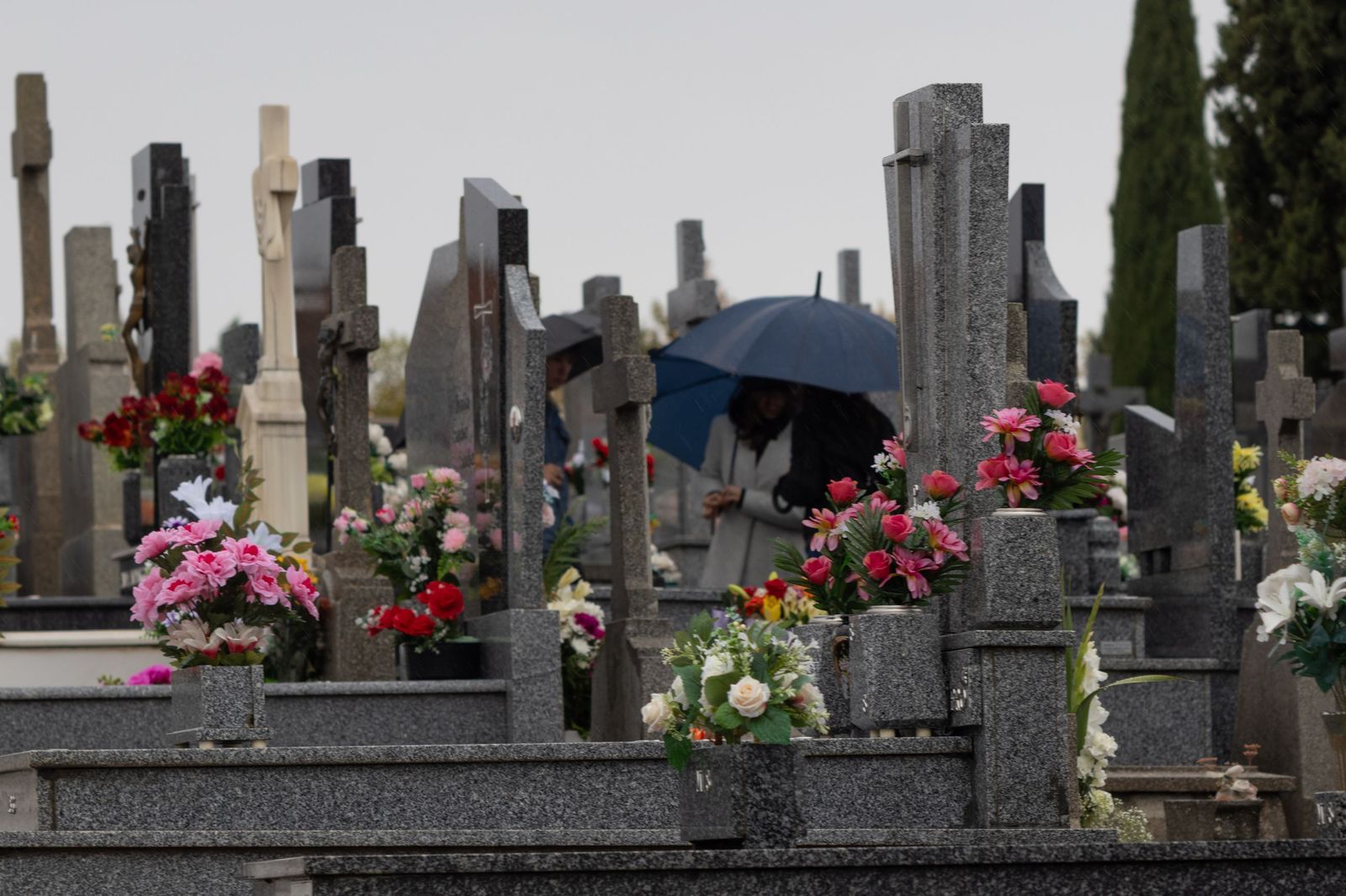 Lluviosa mañana de todos los santos en el Cementerio San Carlos Borromeo de Salamanca