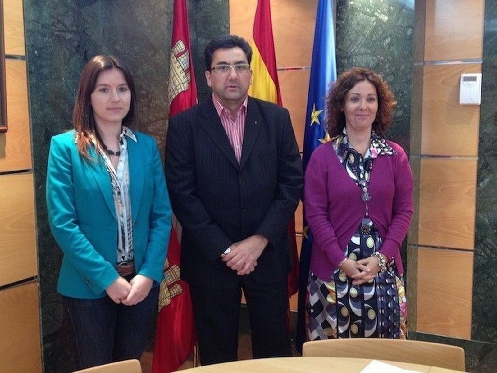 La oposición pide actualizar los criterios de contratación municipal