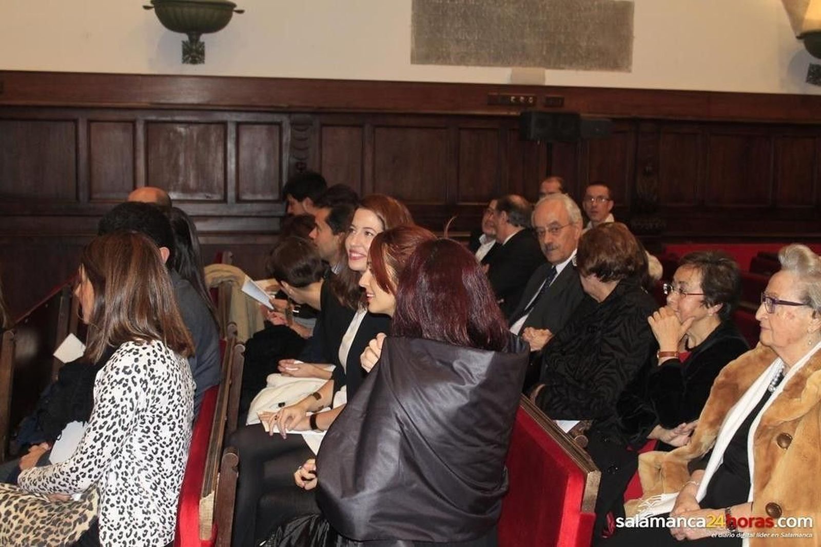 José María González ingresa en la Academia de Medicina.