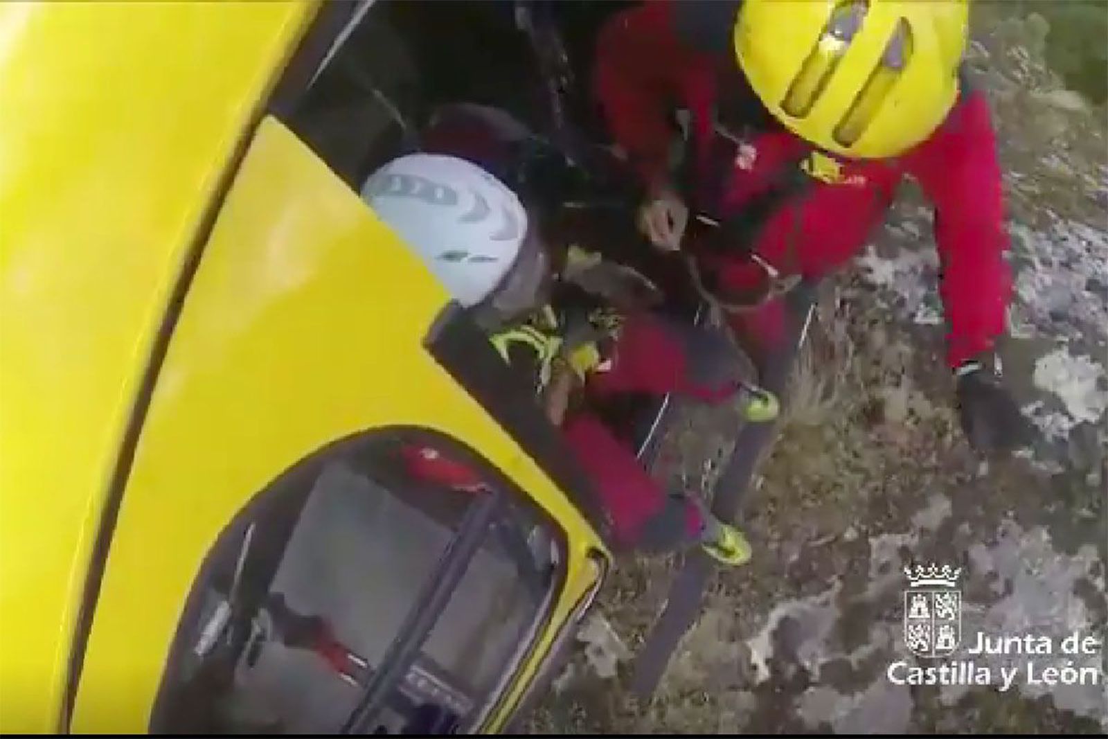 Instante del rescate con el helicóptero