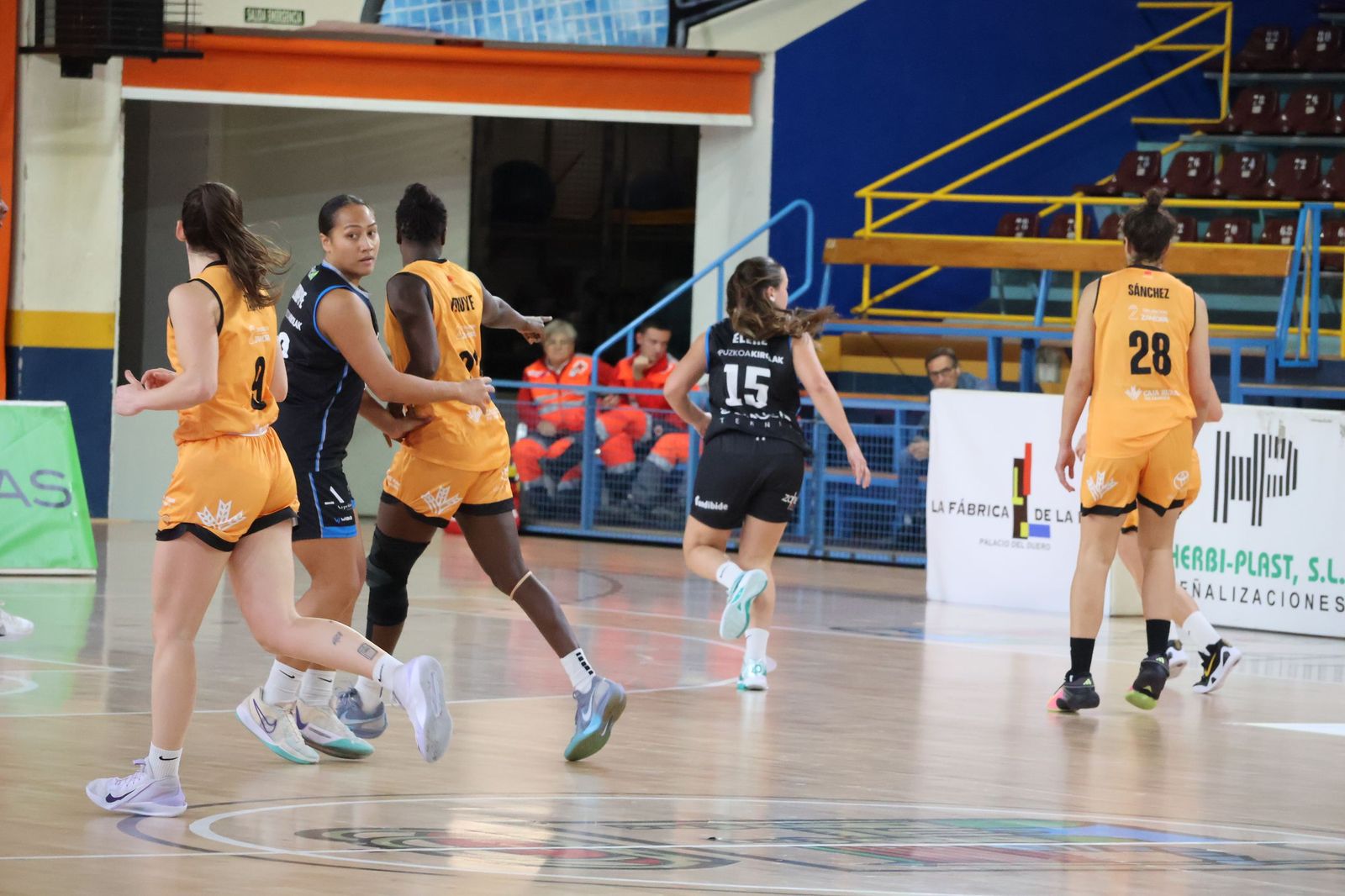 GALERÍA | Encuentro muy ajustado entre el Zamarat y el Domusa Teknik