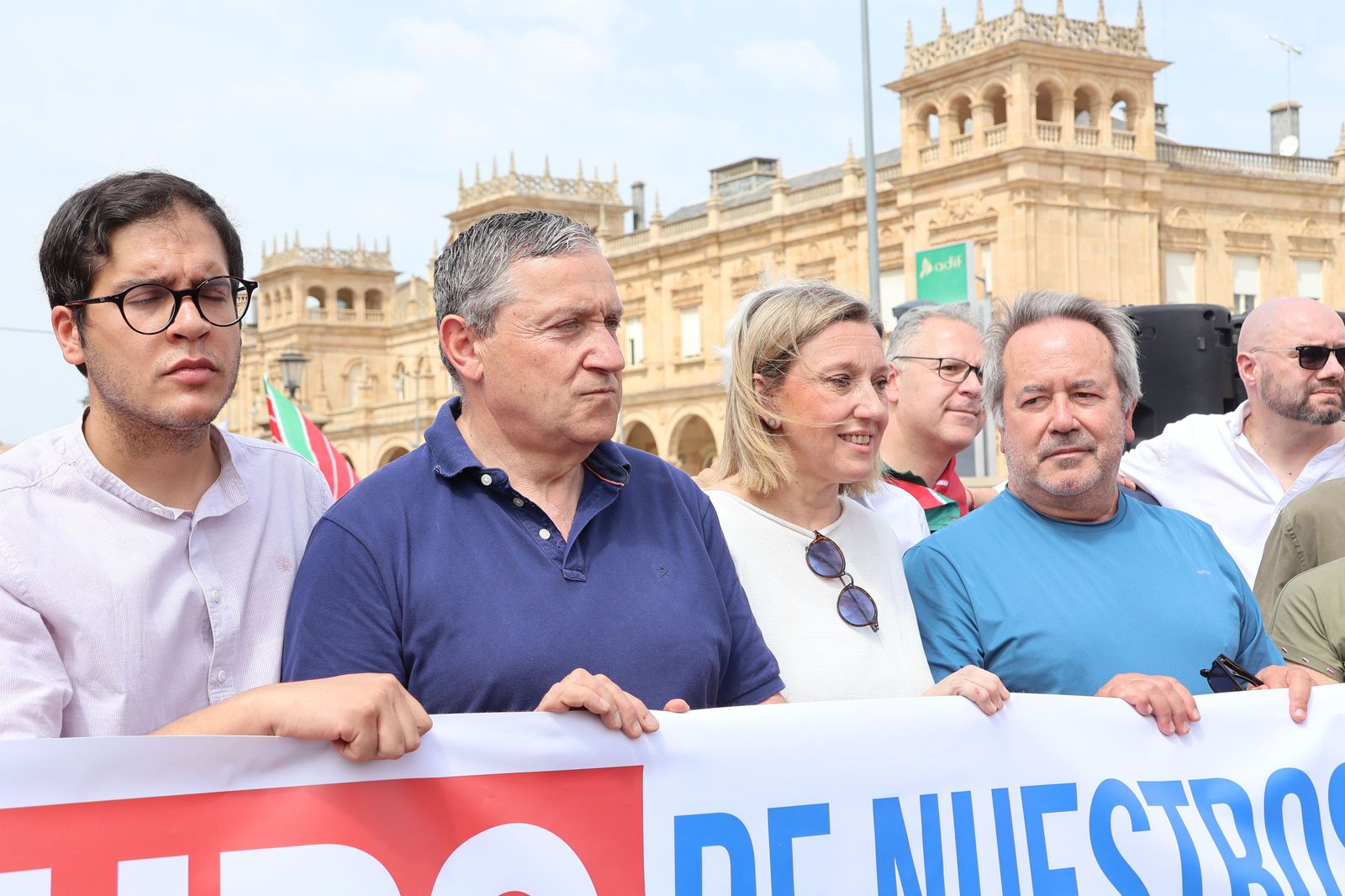 manifestacion-contra-la-perida-de-servicios-de-ave-70