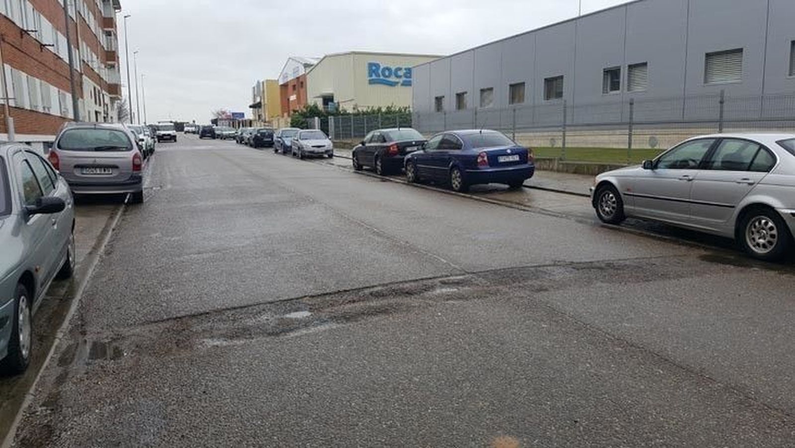 Cruz Lucas solicita al Ayuntamiento que se reparen grietas y socavones del Polígono de la Hiniesta