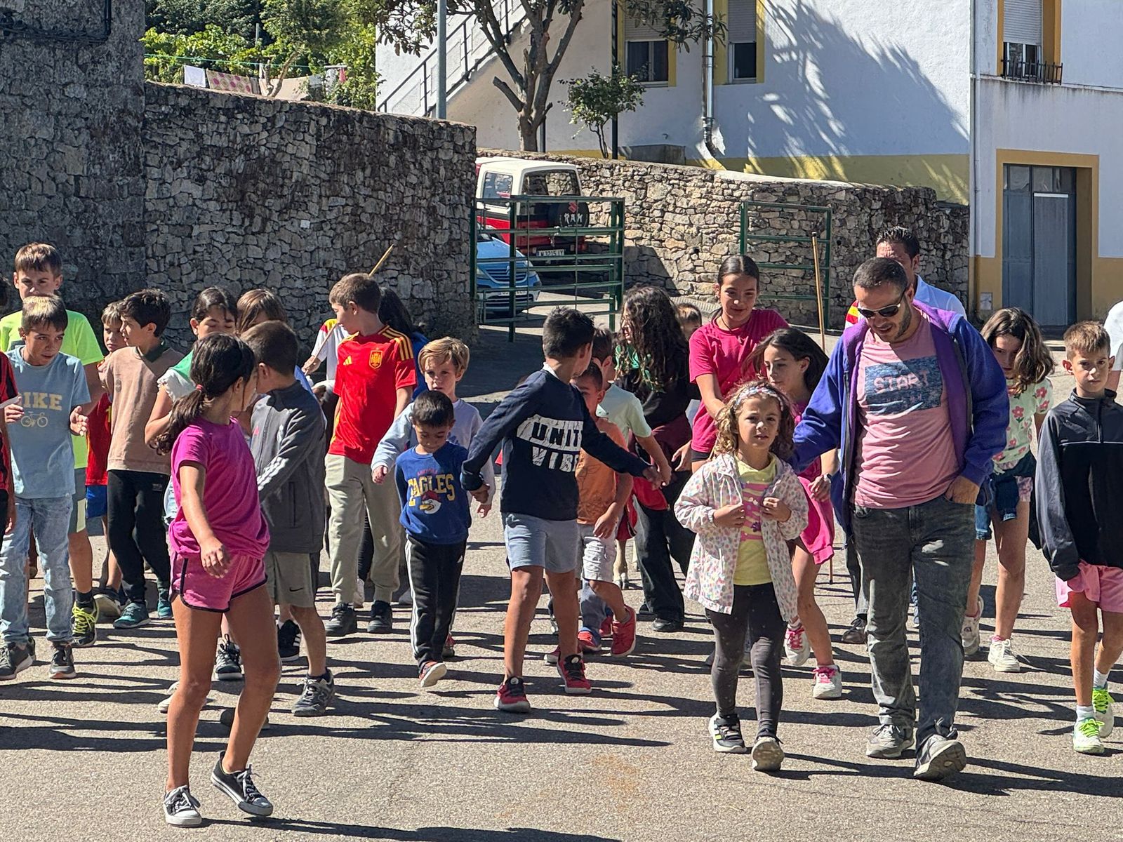 Encierro de mini bueyes en el último día de fiestas en Aldeadávila de la Ribera
