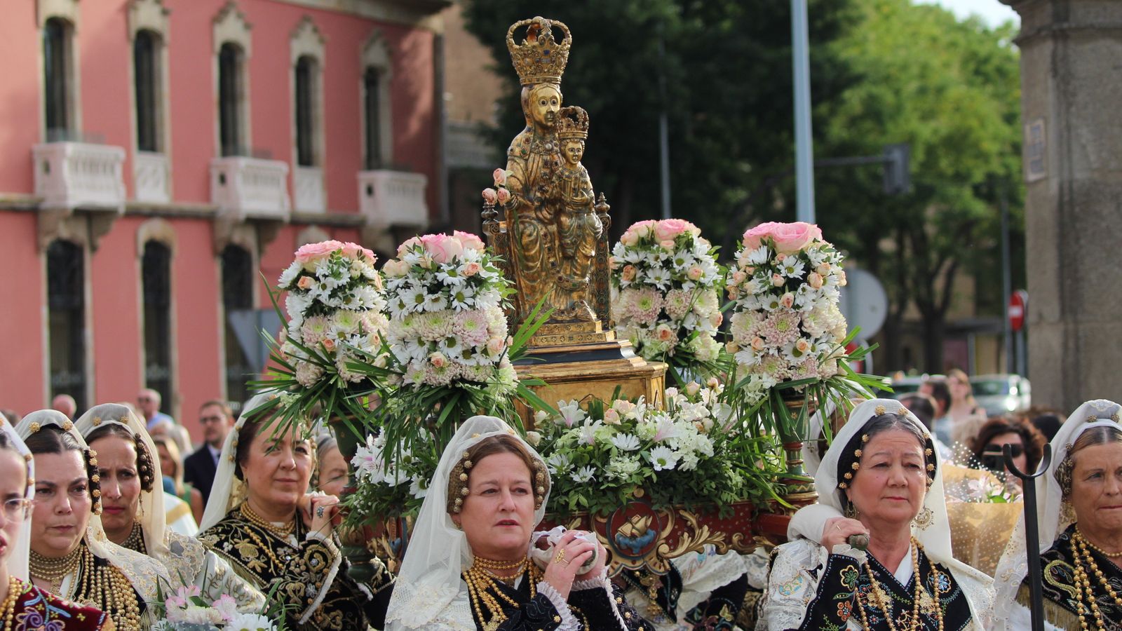 XXXV Ofrenda Floral en Honor de Santa María de la Vega