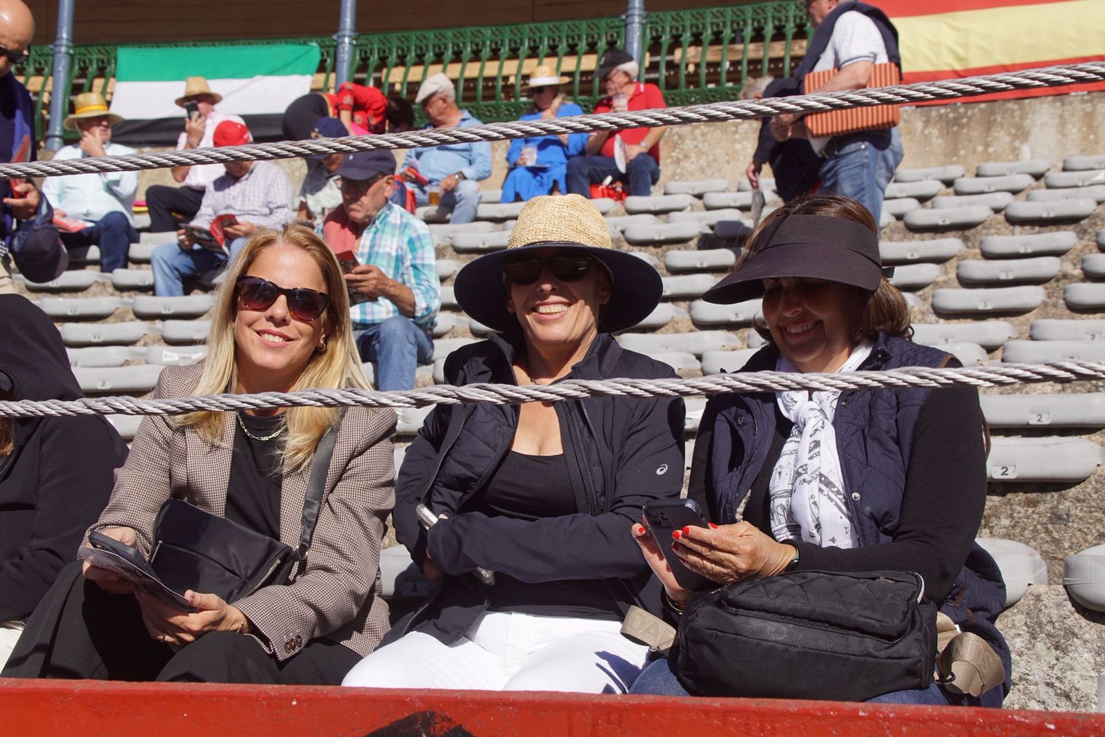 Así ha vivido la afición salmantina el adiós a la feria desde los tendidos: imágenes del ambiente en la corrida concurso