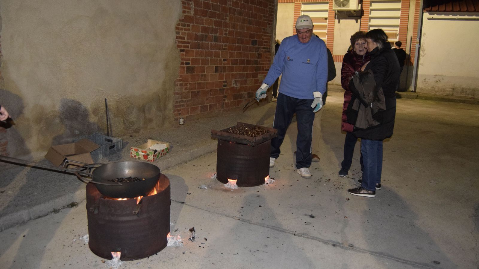 Un momento de la segunda castañada organizada en Cantaracillo