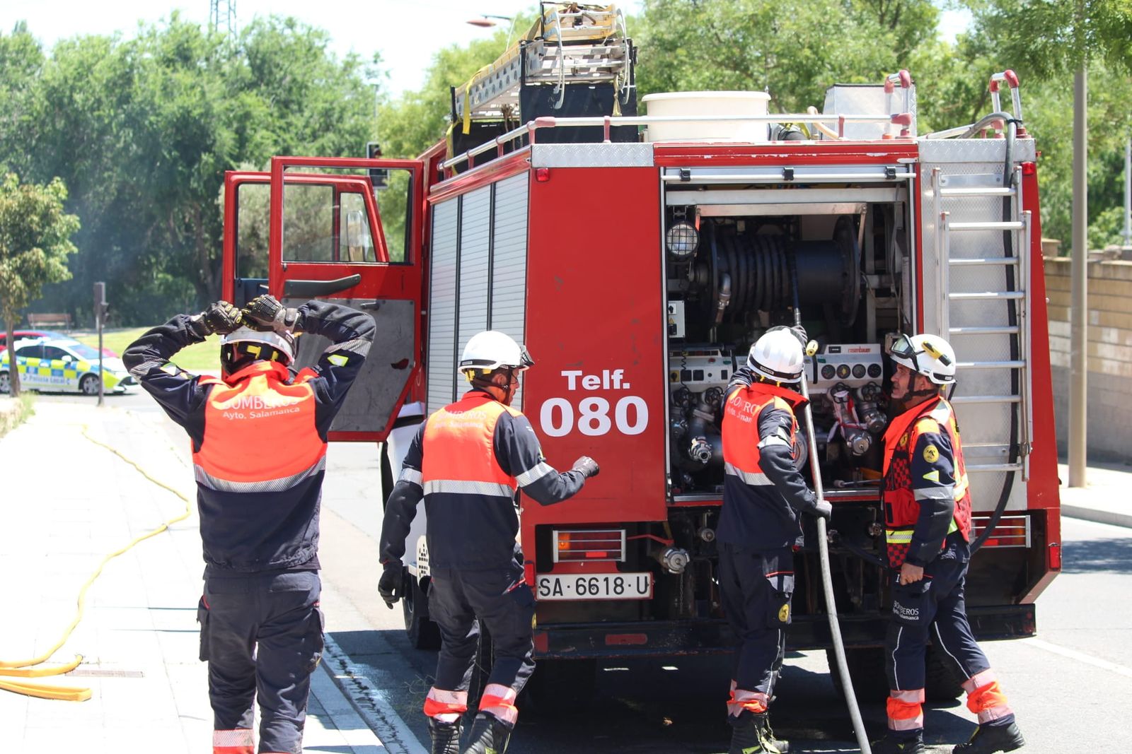 bomberos-trabajan-en-un-incendio-en-el-camino-de-las-aguas-4