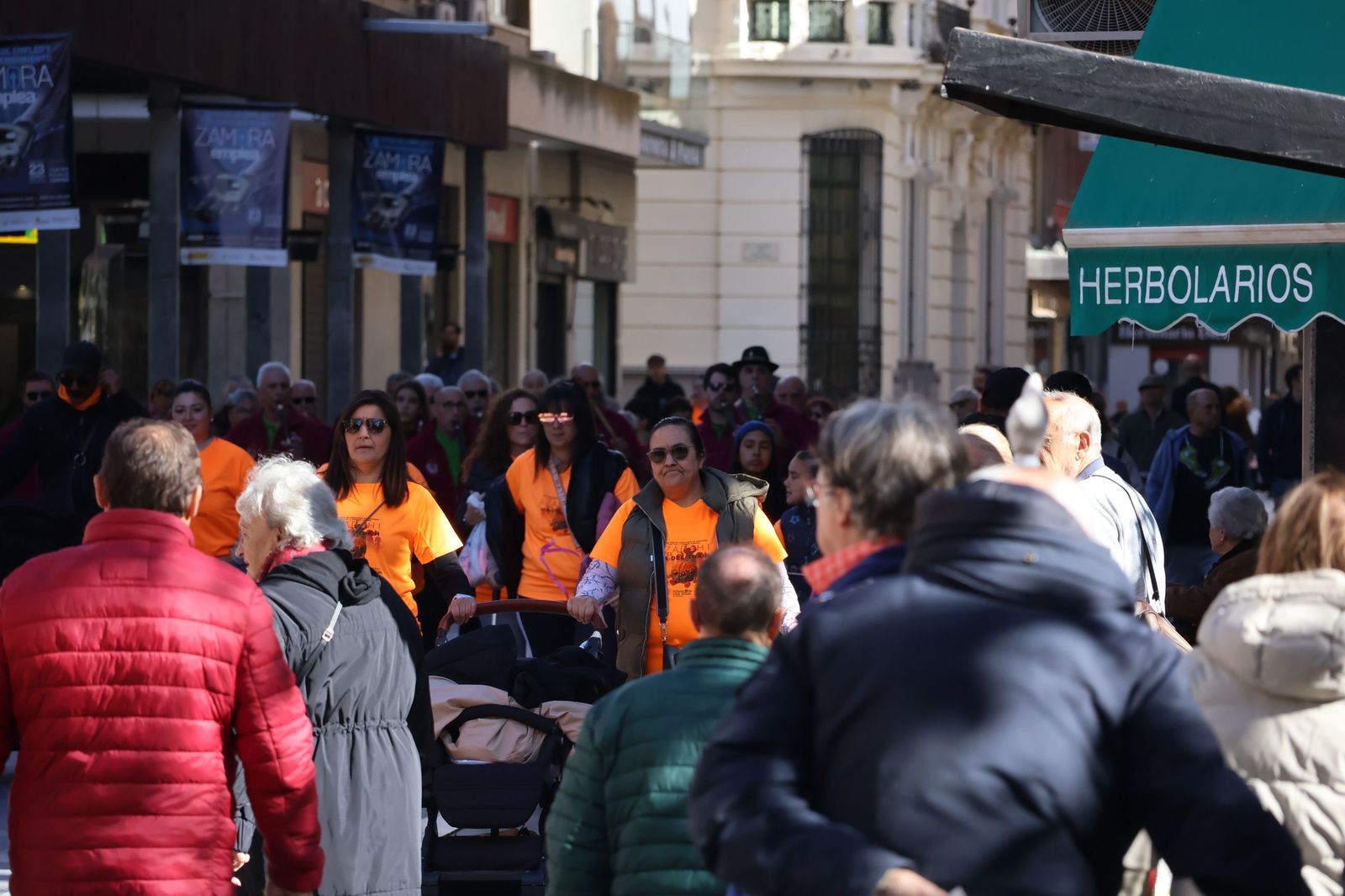 GALERÍA | El centro de Zamora se tiñe de naranja para visibilizar el TDAH