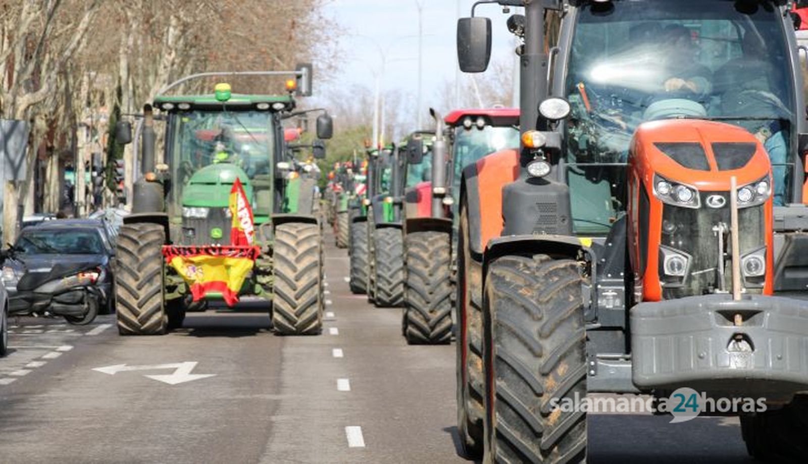 Concentración profesionales del campo en el Carrefour (44)