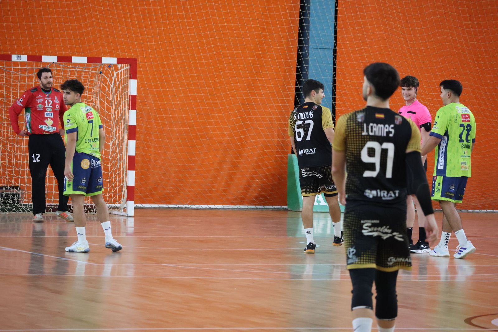 GALERÍA | El BM Zamora recibe en casa al Ciudad de Salamanca en un duelo muy ajustado