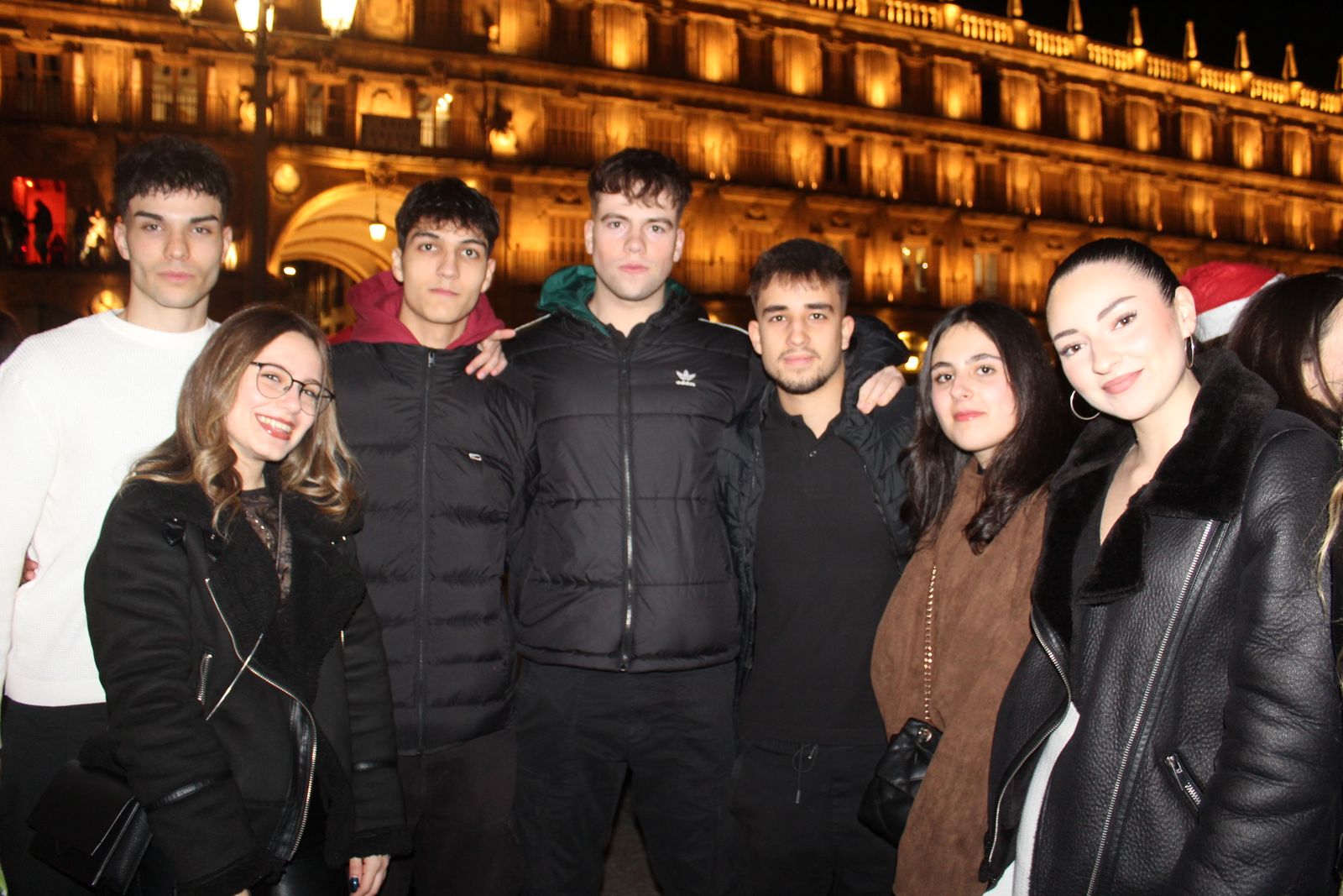 Miles de personas disfrutan de las campanadas y la fiesta del Fin de Año Universitario