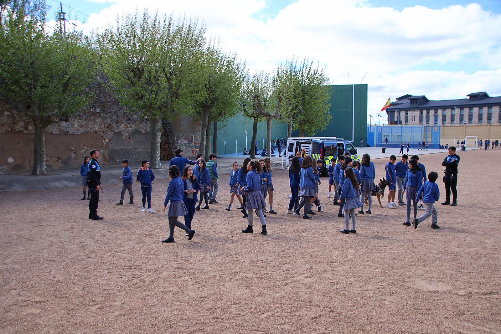 Reportaje perros Policía Local "semillas de conciencia"