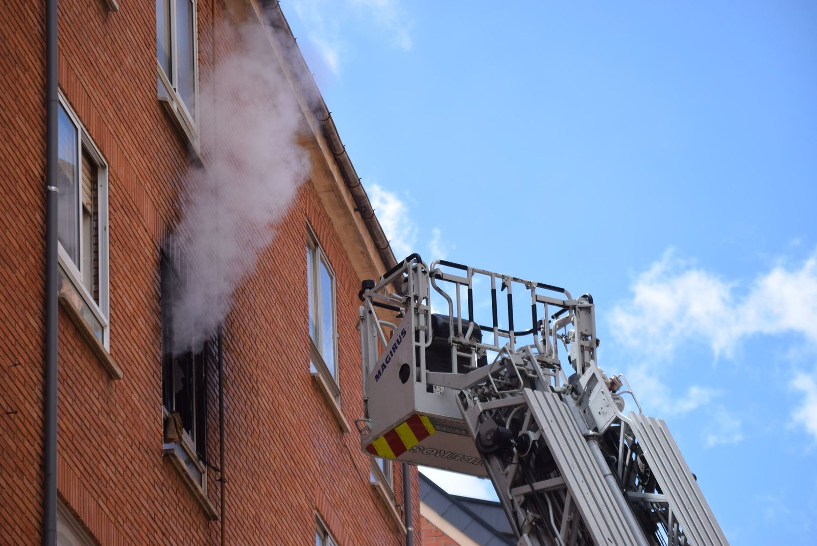 incendio-en-una-vivienda-de-la-calle-clavel-12
