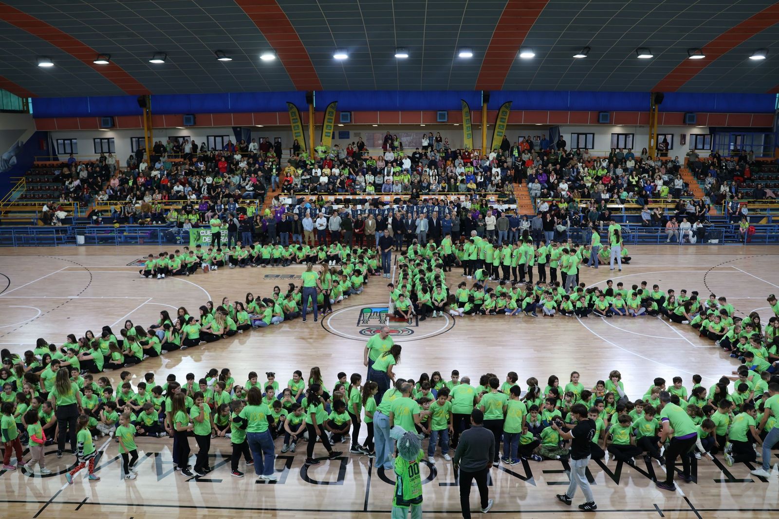 GALERÍA | El Club Balonmano Zamora celebra su 25º aniversario con una imagen muy especial