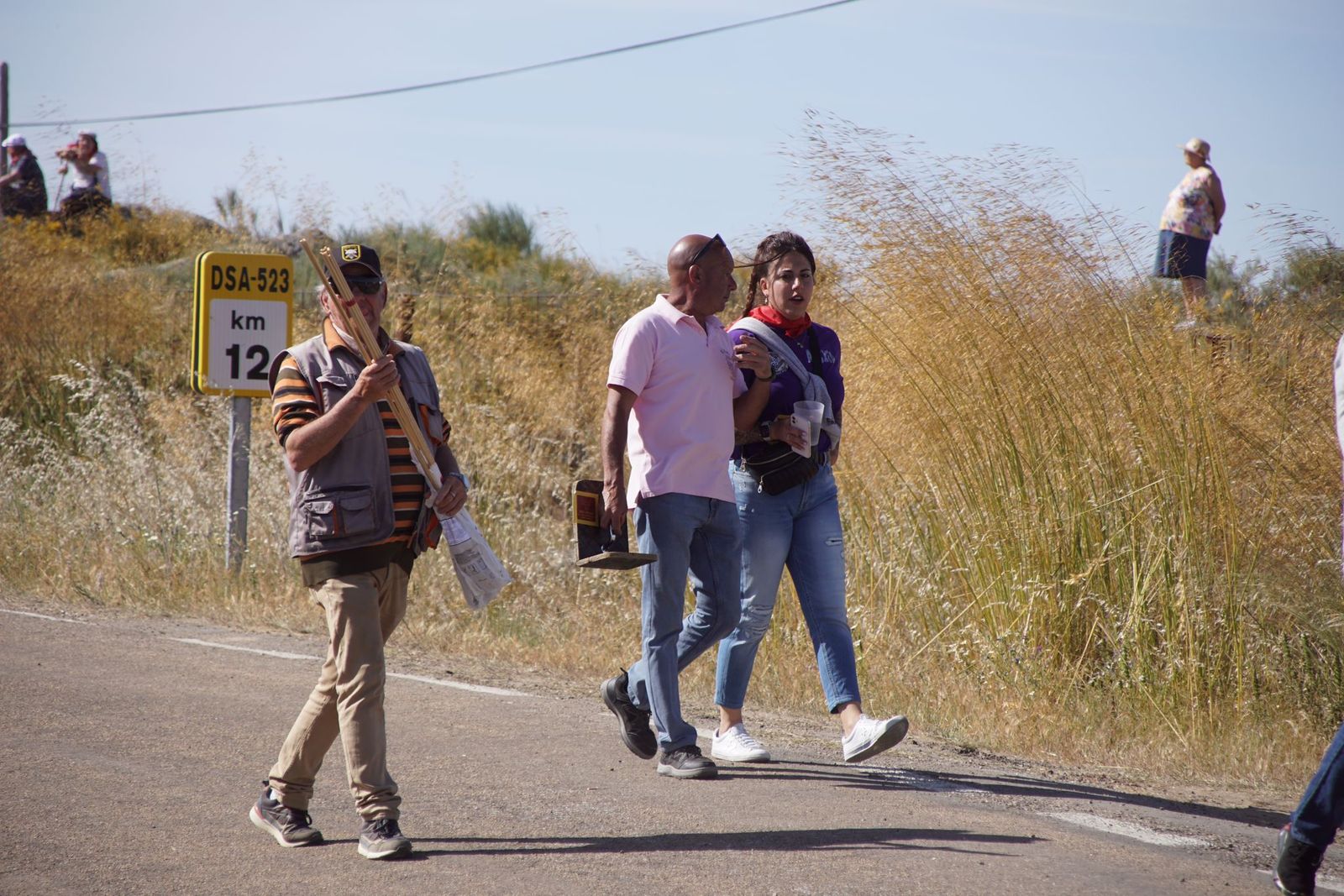 ledesma-calienta-motores-para-los-espantos-con-el-reparto-de-panuelos-y-la-salida-de-los-toros-del-prao-de-la-villa-32