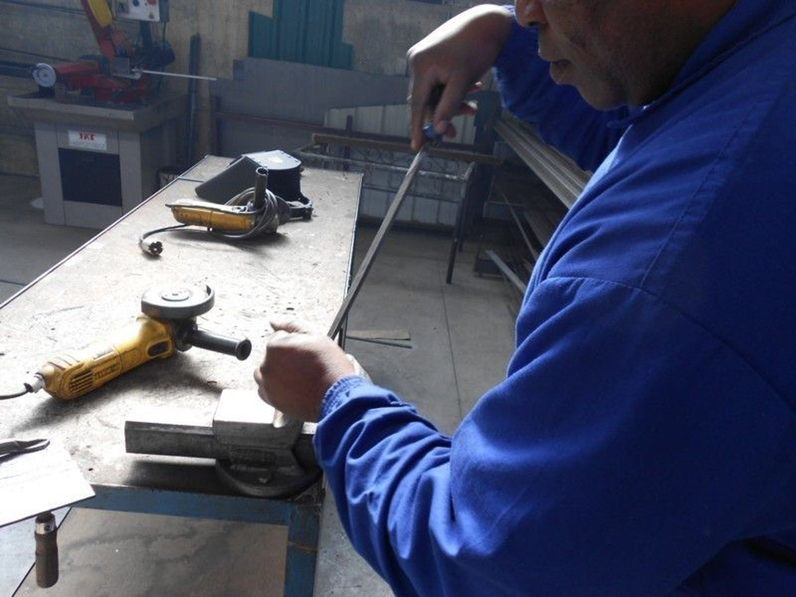 Una persona trabajando