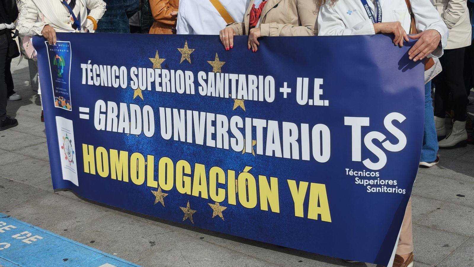 Los técnicos superiores sanitarios protestan a las puertas del hospital de Salamanca