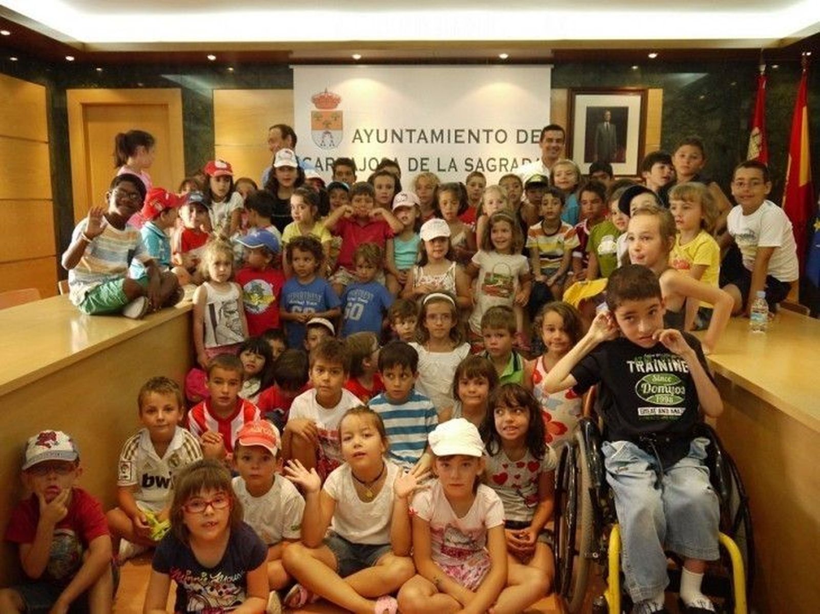 Los niños del Campamento Urbano y las semicolonias visitan el Ayuntamiento