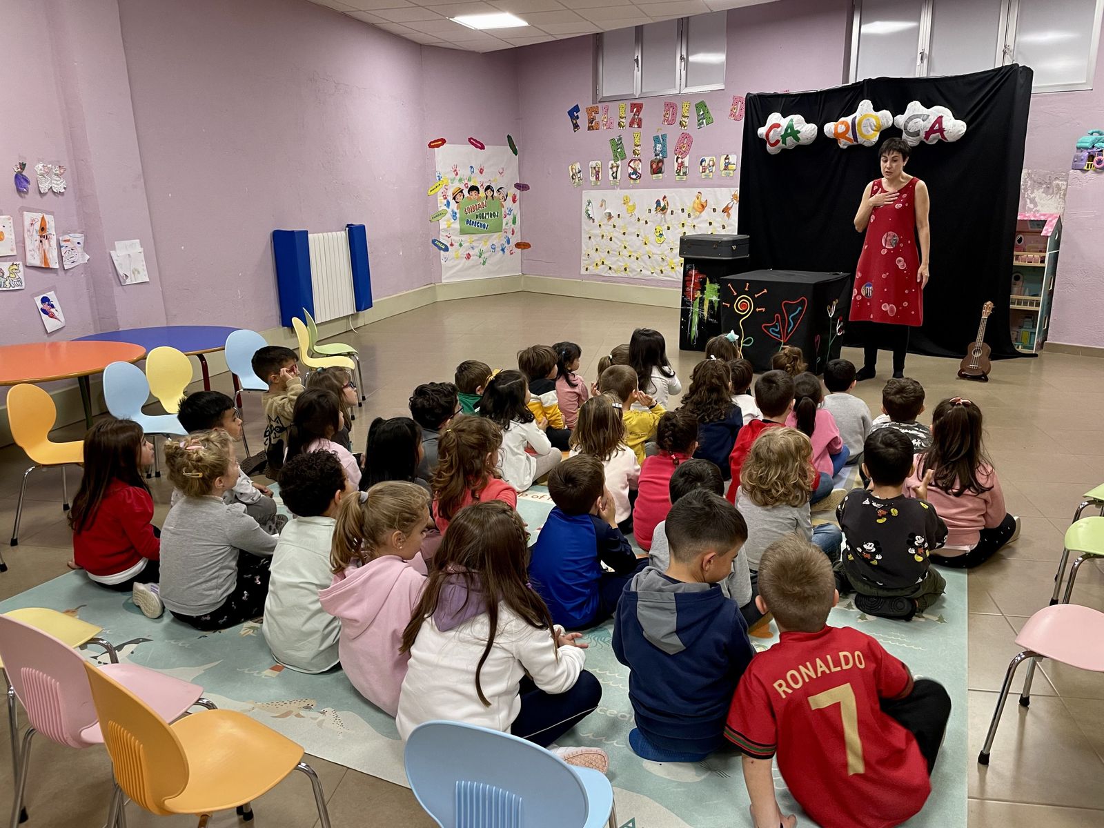 Cuentacuentos en la Ludoteca Municipal en el Día Internacional de la Infancia. Foto Ayto Guijuelo