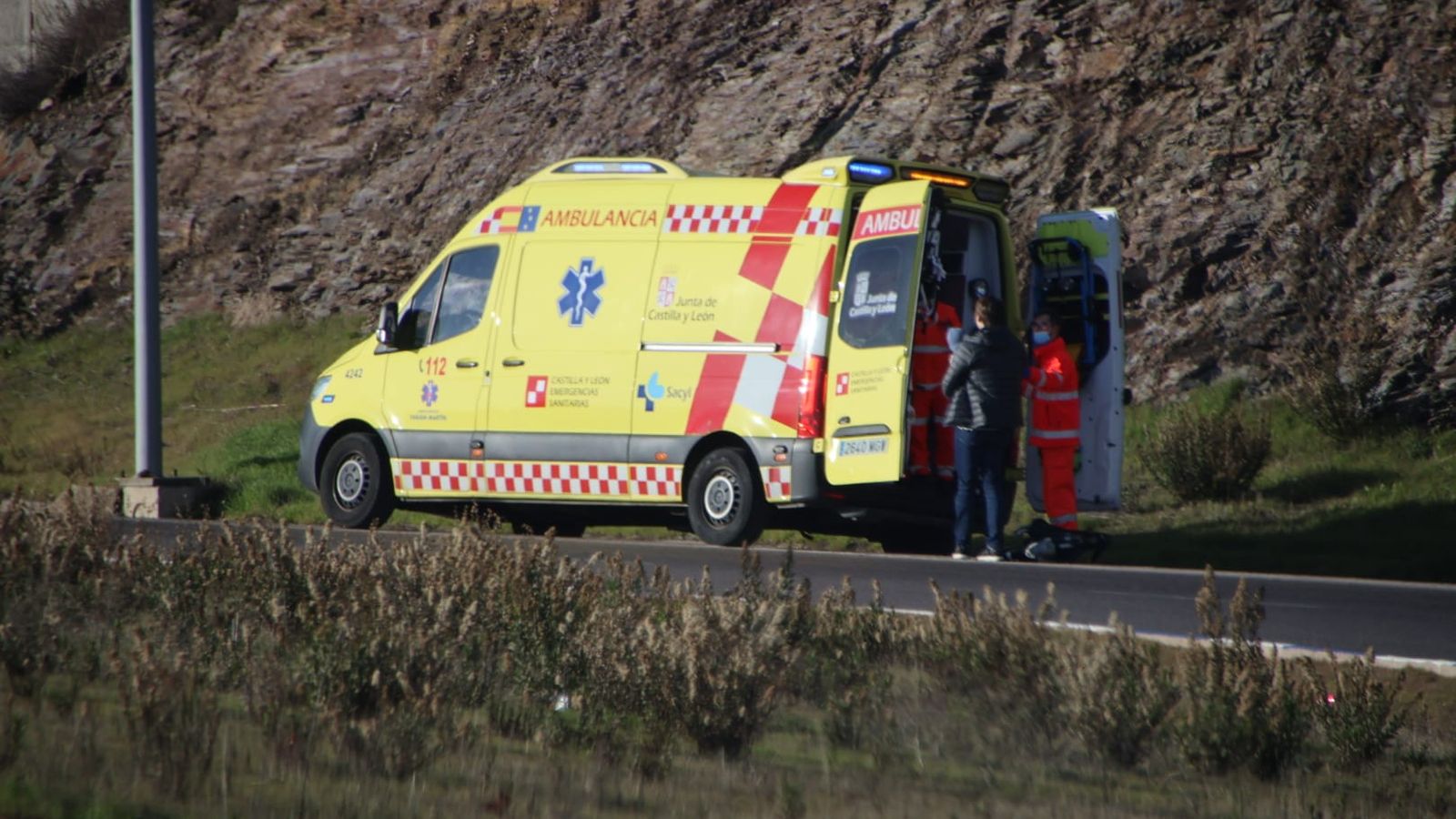 Un accidente entre un camión y un turismo se salda con un bebé y un adulto heridos en la rotonda de Buenos Aires