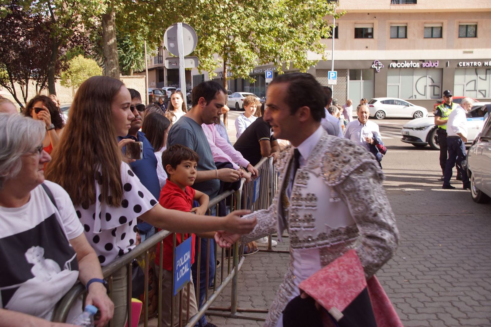 Así se ha vivido la primera corrida de la feria 2025 en La Glorieta: imágenes del ambiente en los tendidos y en el patio de cuadrillas