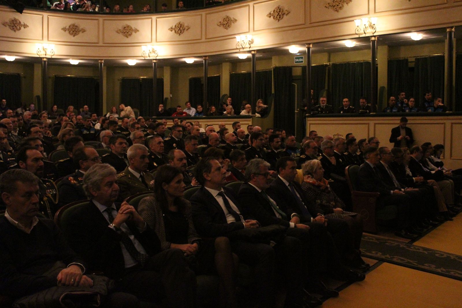 entrega-de-medallas-de-reconocimiento-a-la-policia-local-14