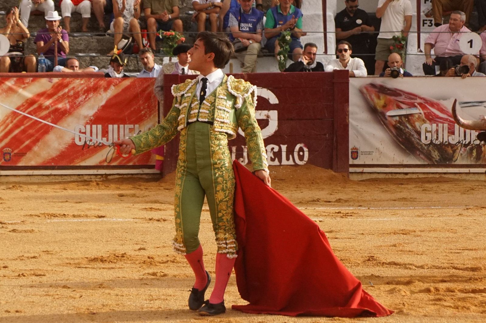Javier Castaño se despide de Guijuelo y Damián Castaño, su hermano, e Ismael Martín salen a hombros en Guijuelo