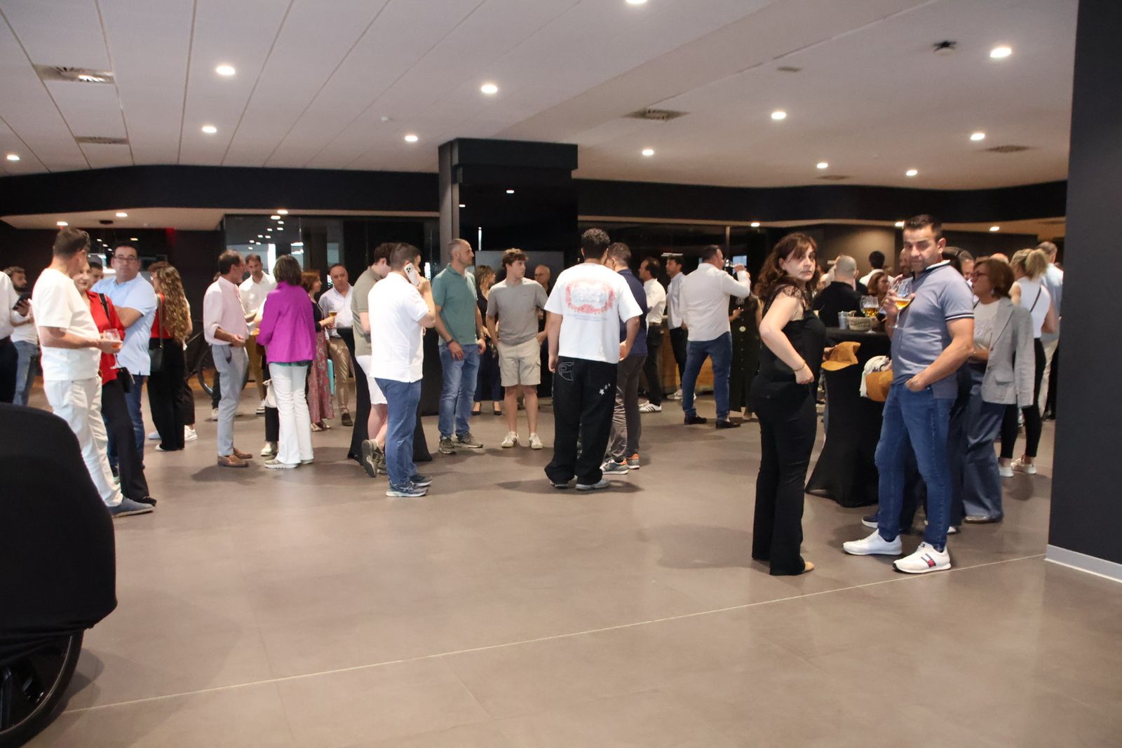 Presentación dos coches en la mercedes