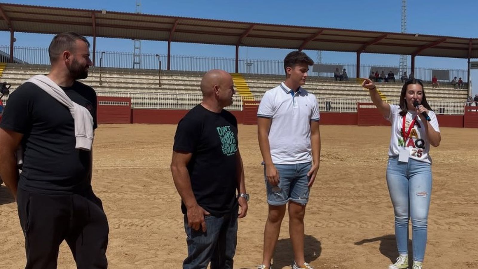 Gymkana de influencers en Salamaq con las gradas vacías. Foto Diputación de Salamanca (1)