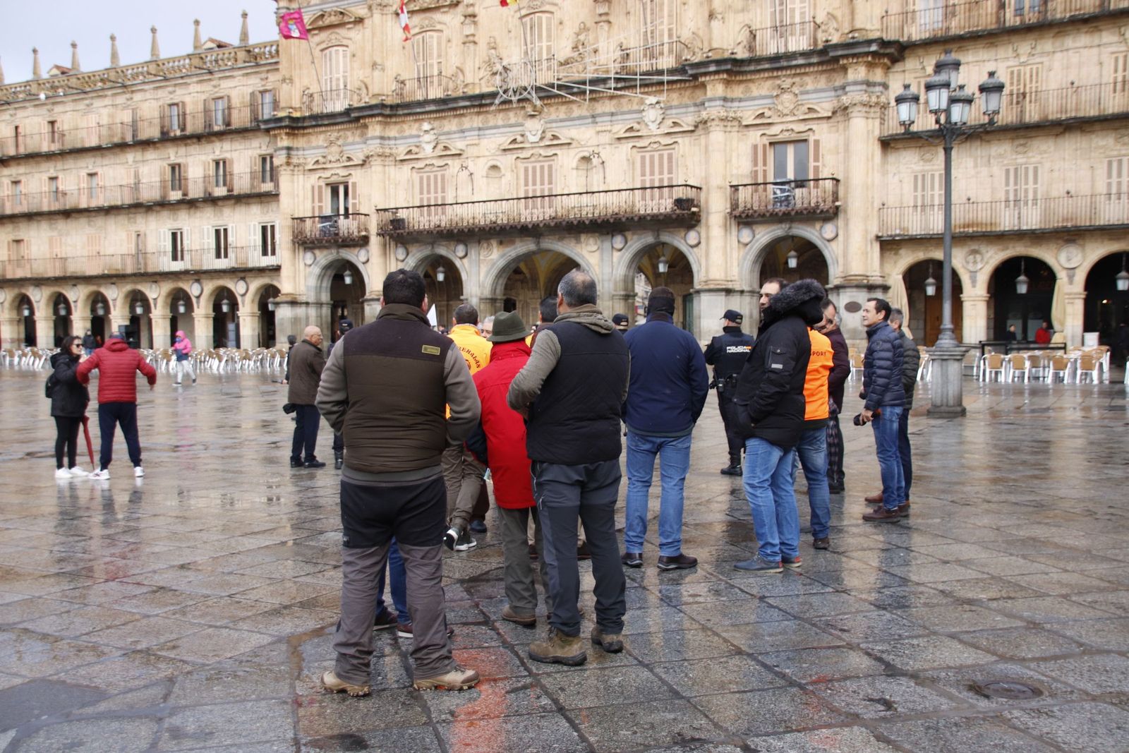 PACMA se manifiesta contra la exclusión de los perros de caza en la ley de bienestar 