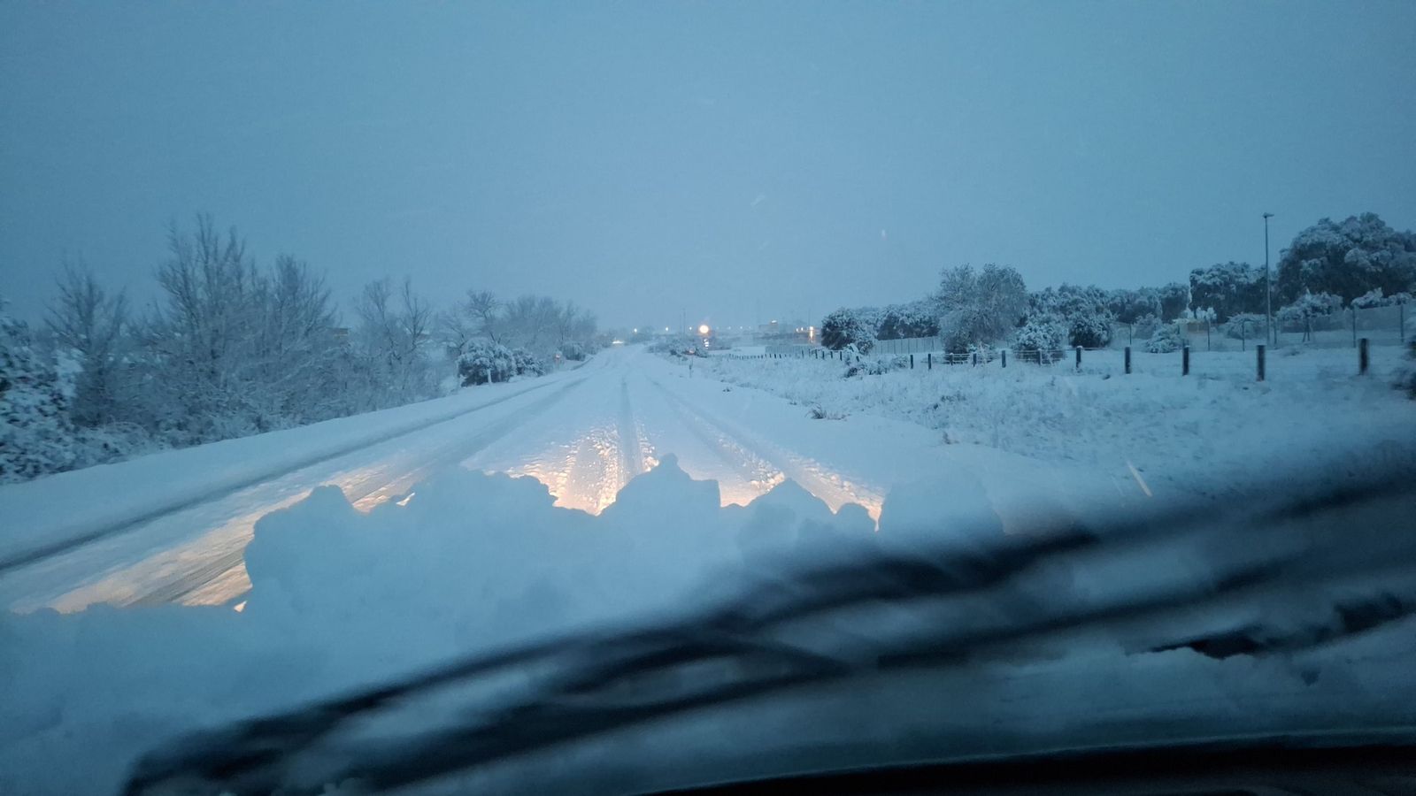 La nieve anega carreteras y tiñe de blanco Salamanca capital y provincia: imágenes de la nevada de este 28 de enero
