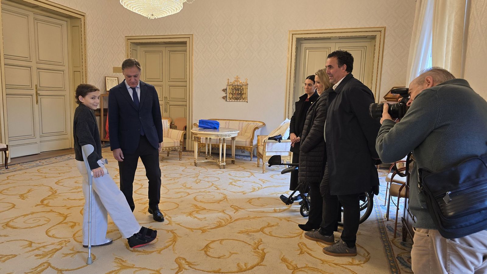 El alcalde de Salamanca, Carlos García Carbayo, recibe a María Caamaño, de La Sonrisa de María